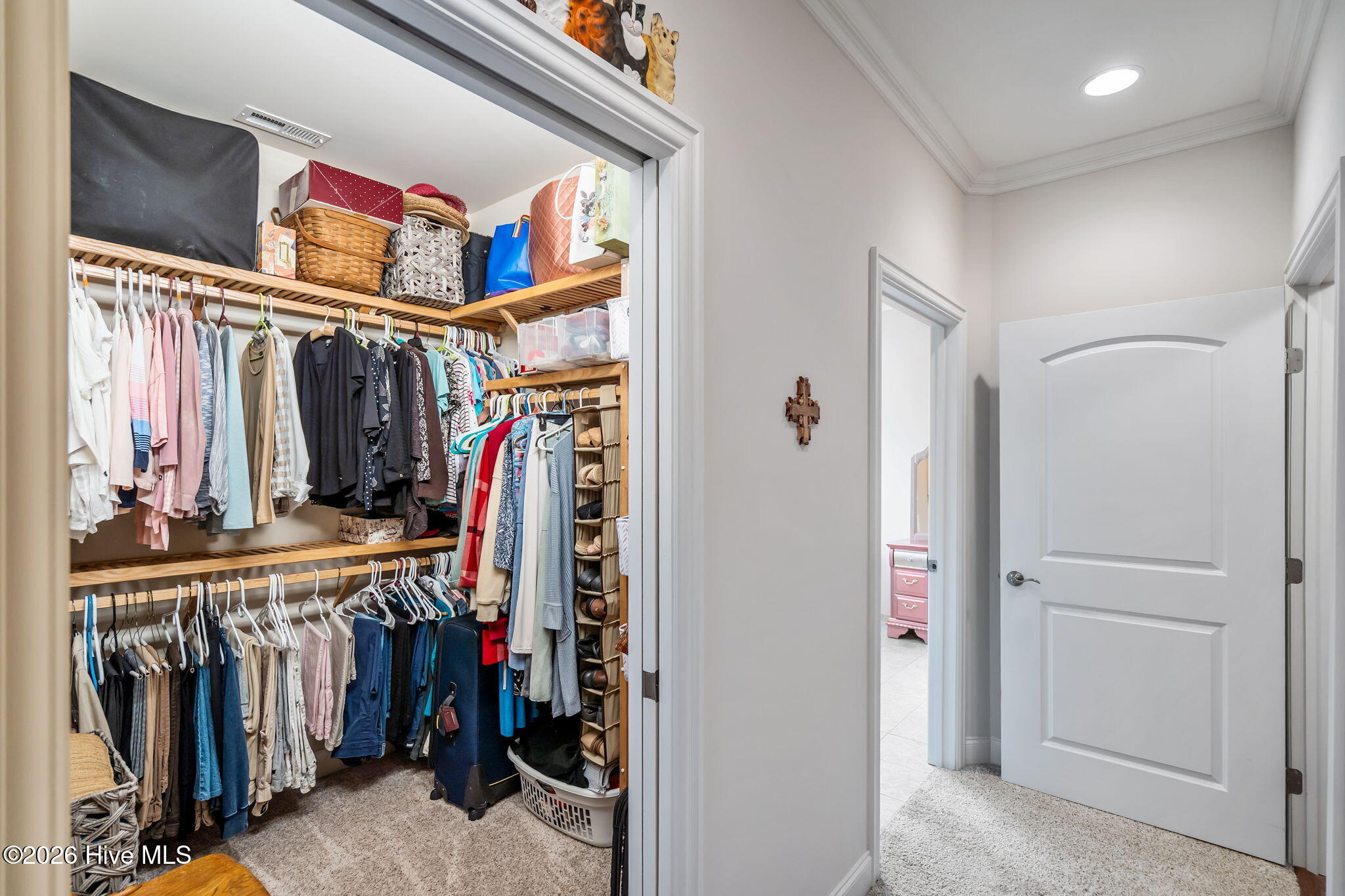 100565416 | Photo 40