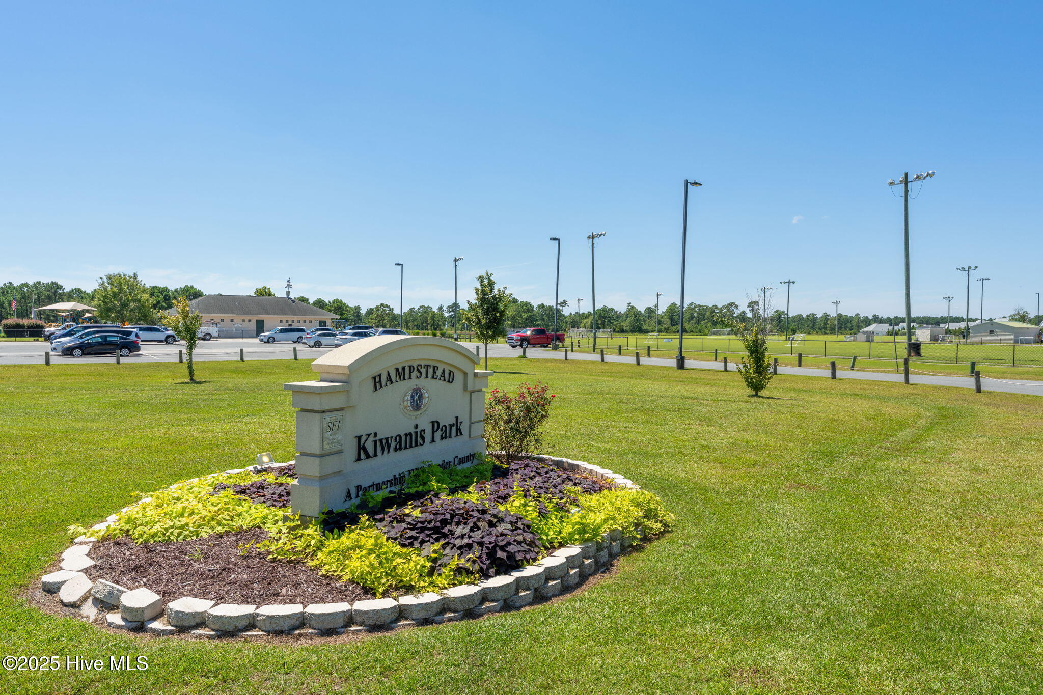 100527863 | Photo 71