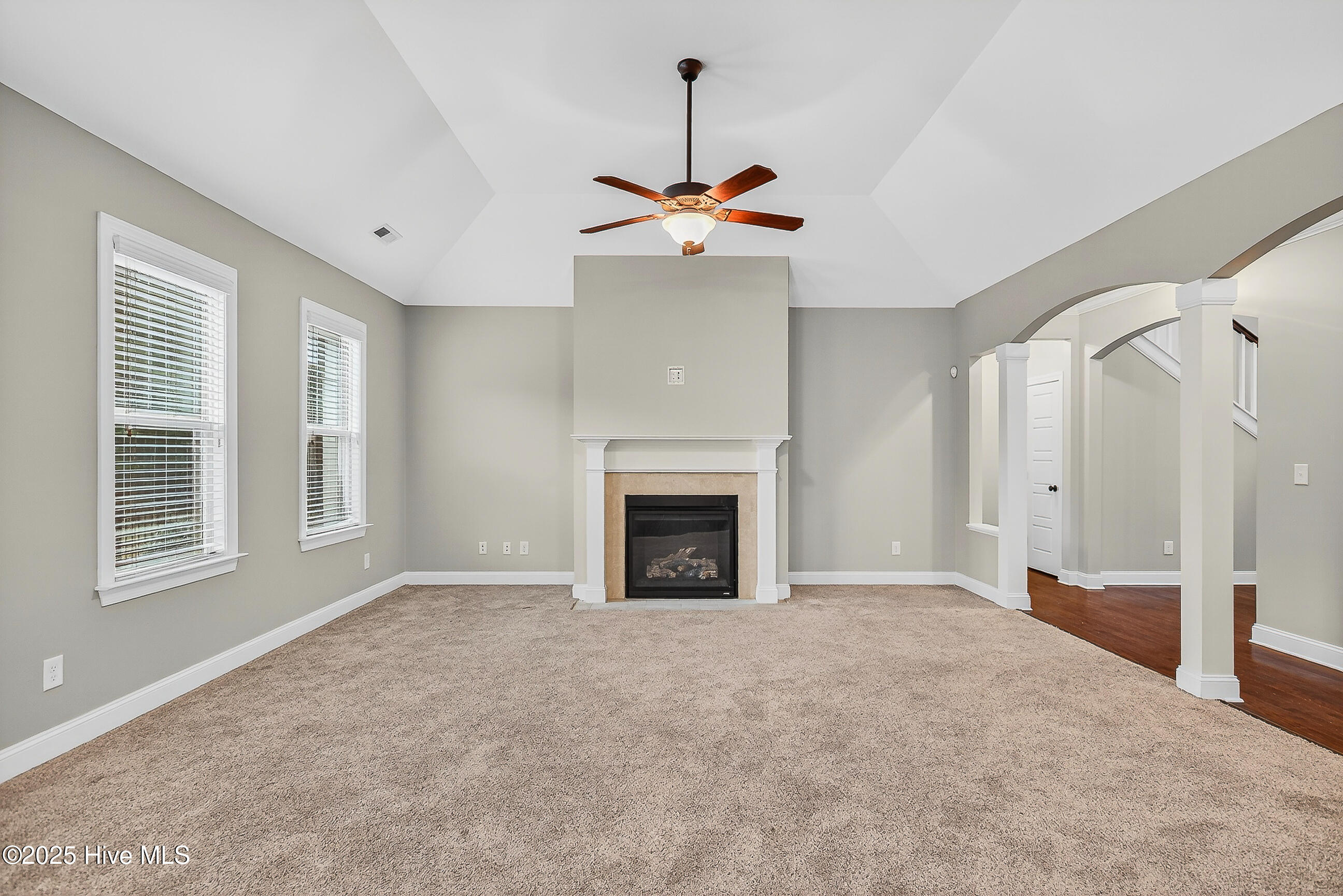 100534677 | Photo 16