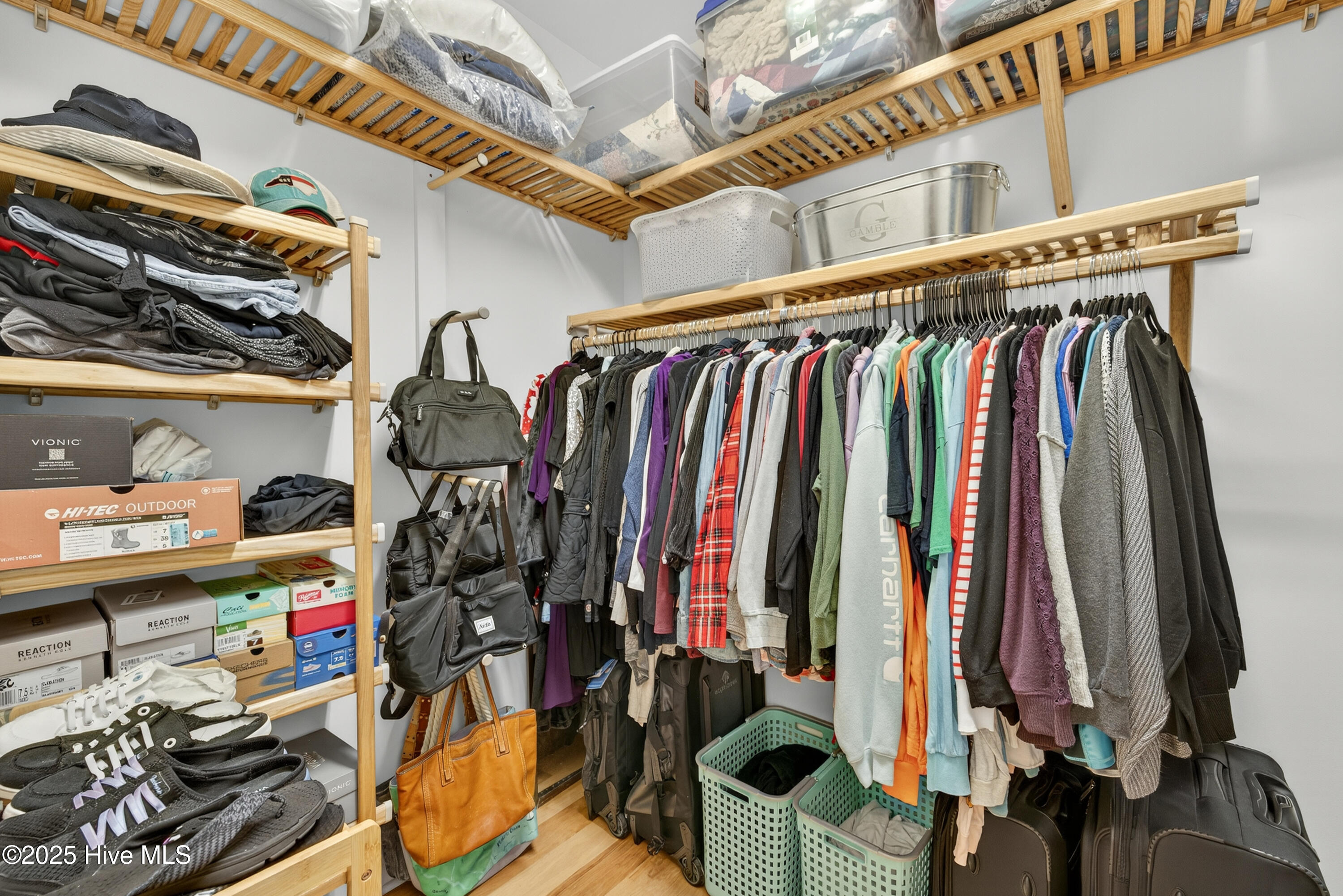 100541240 | Photo 32