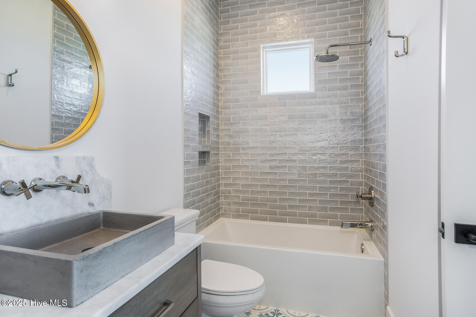 100545890 | Photo 30