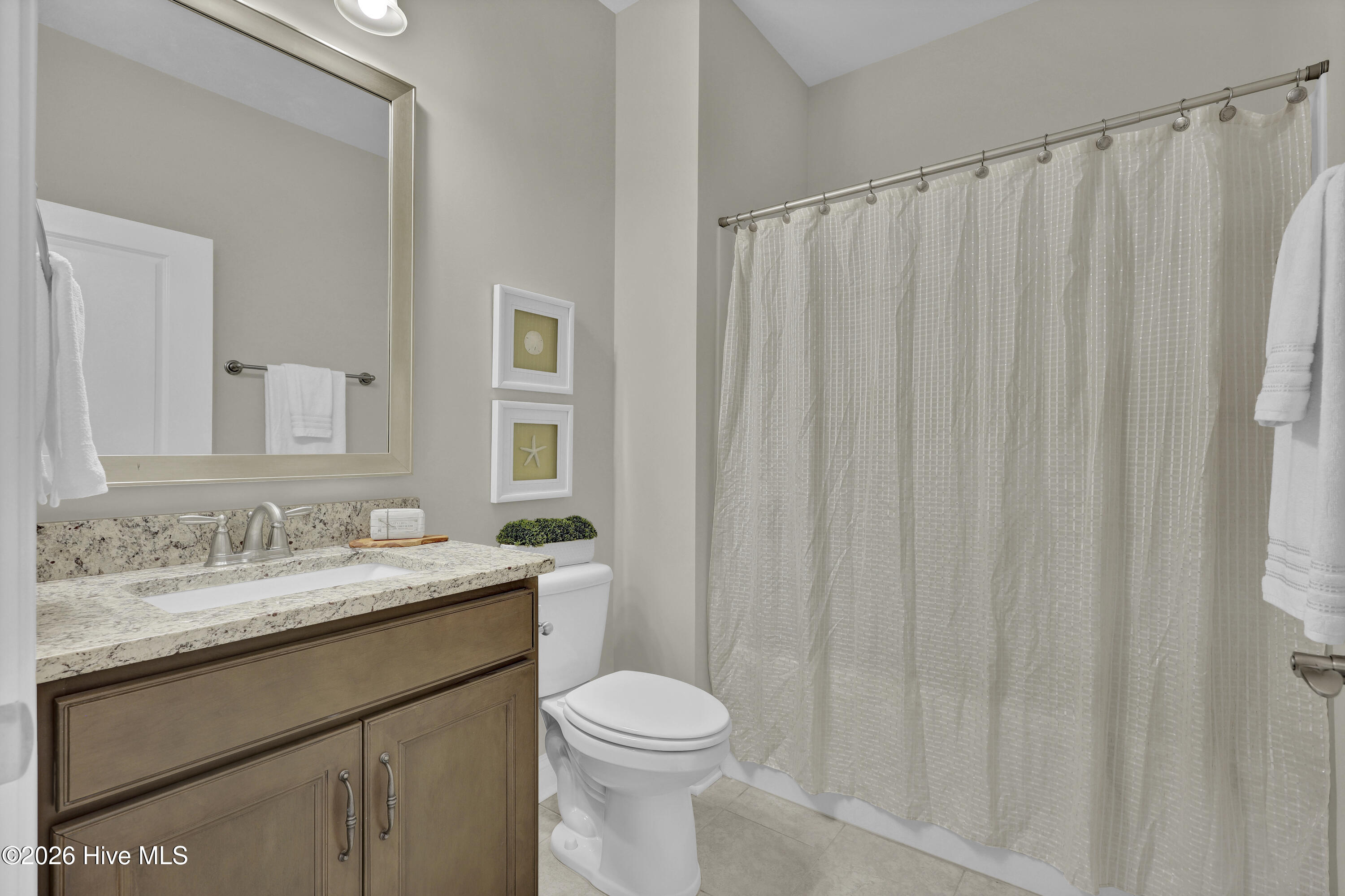 100567827 | Photo 26