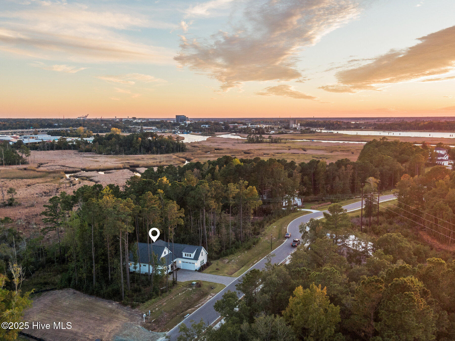 100537930 | Photo 77