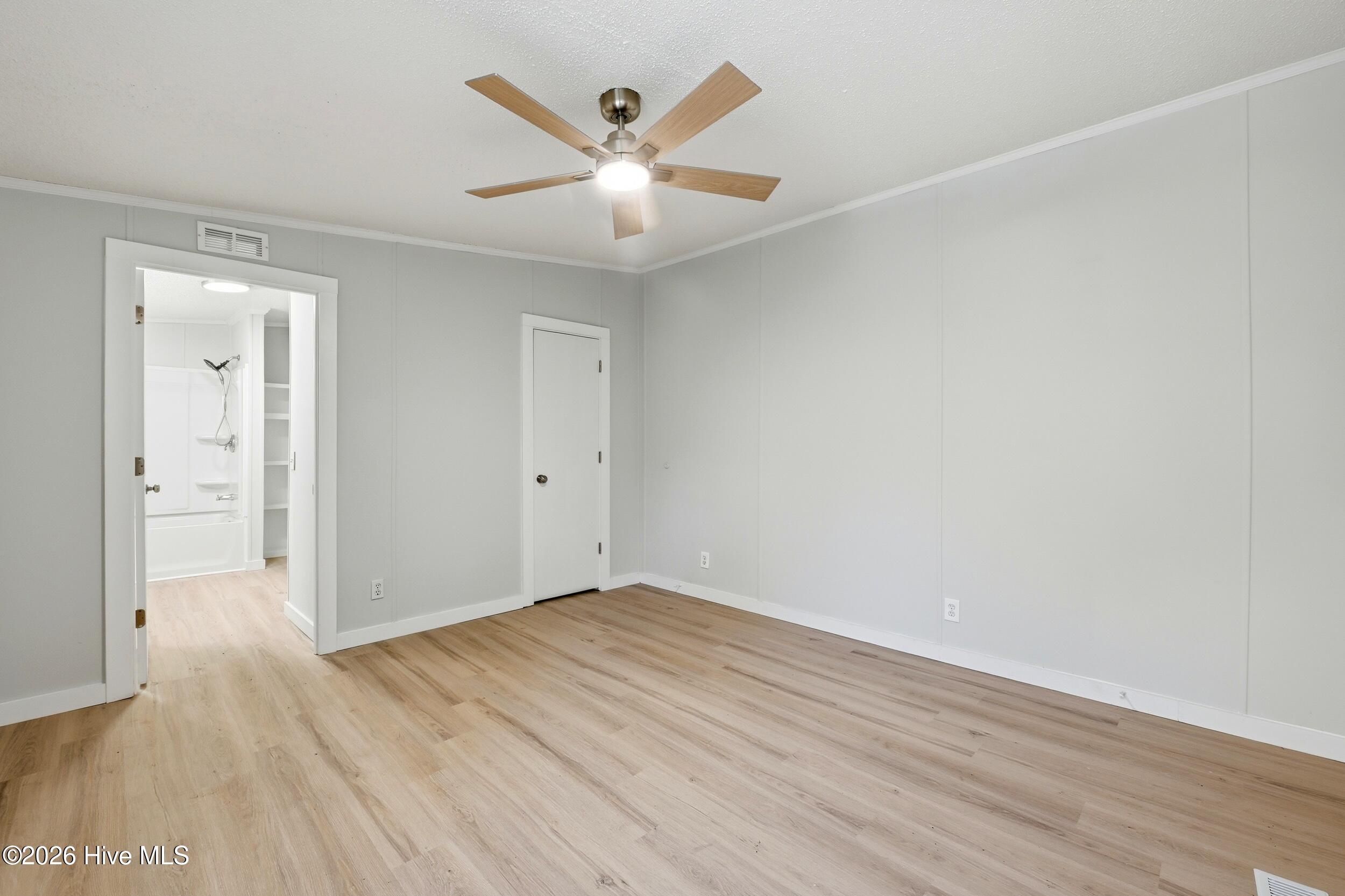 100556630 | Photo 19