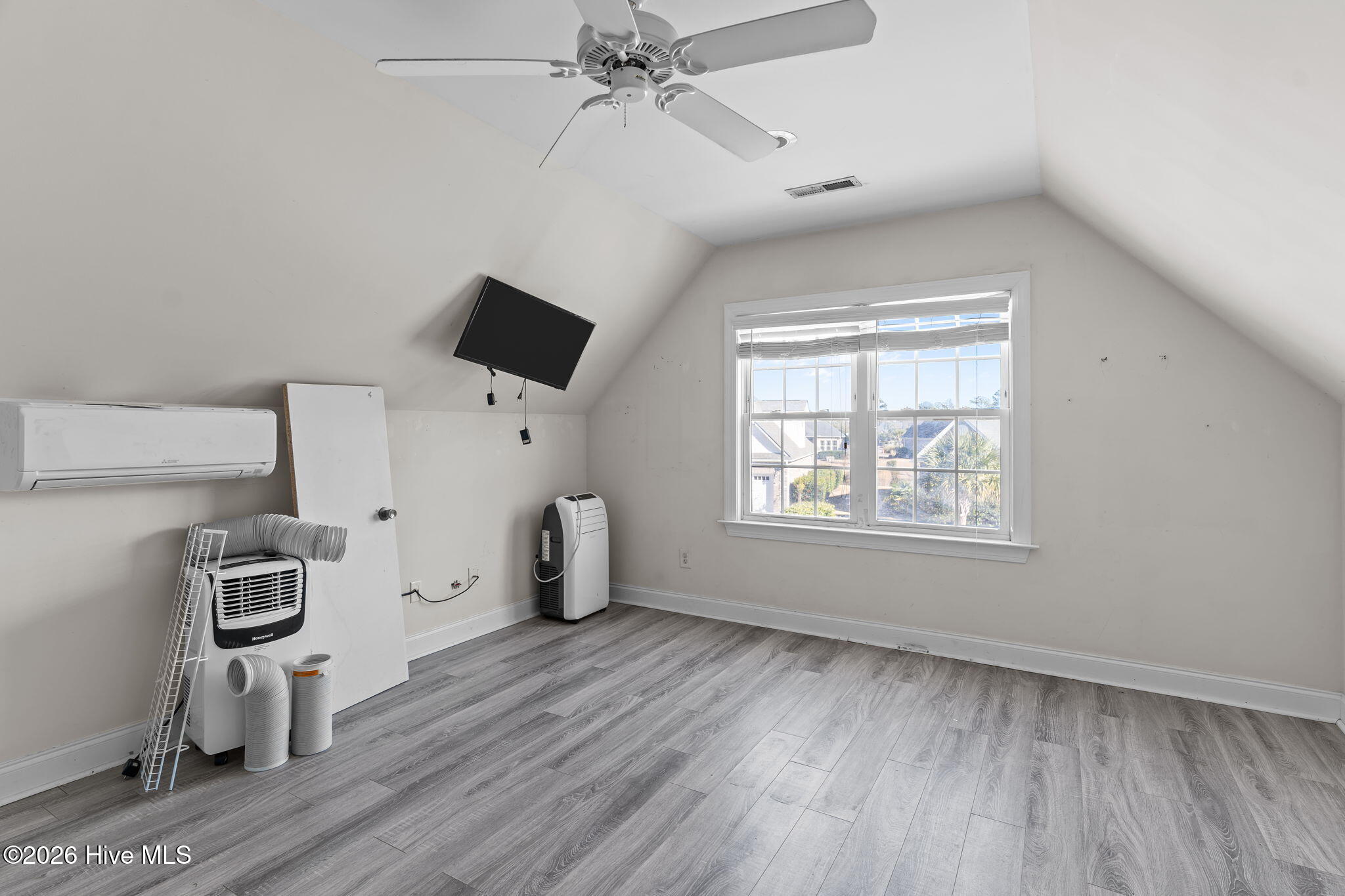 100542717 | Photo 30