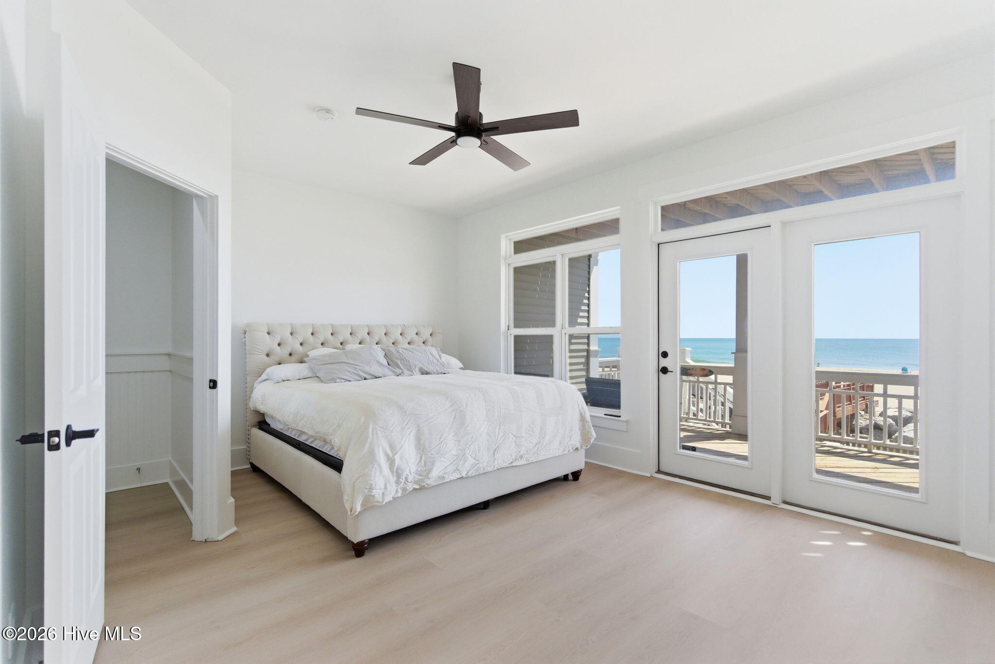 100570337 | Photo 46