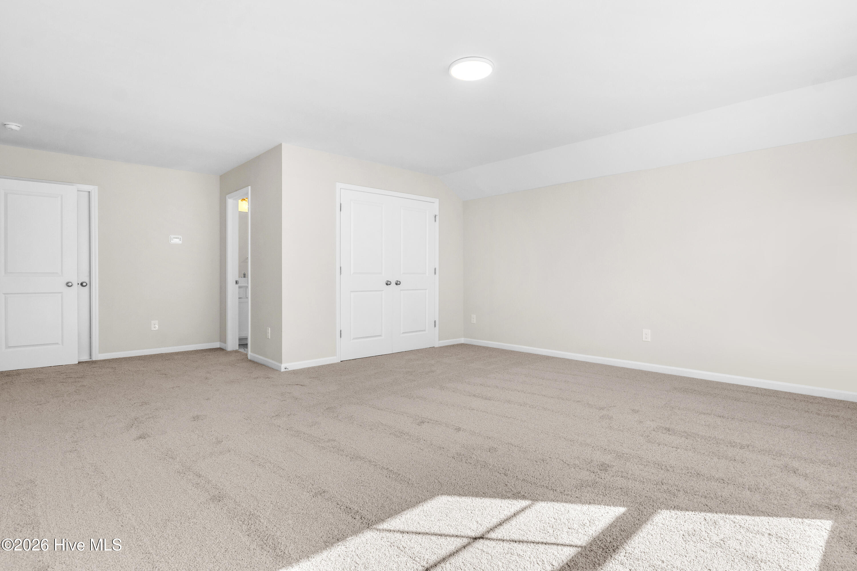 100563562 | Photo 37