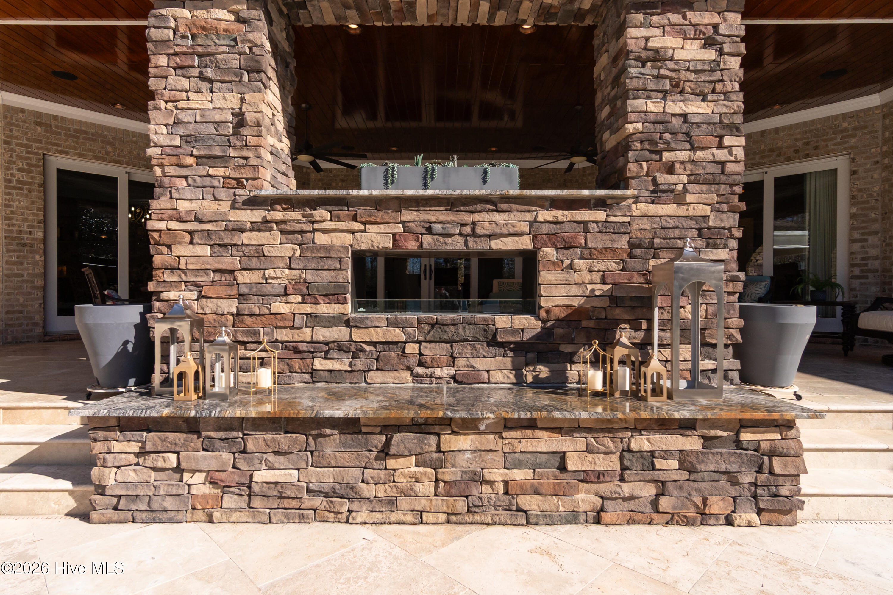 100550947 | Photo 83