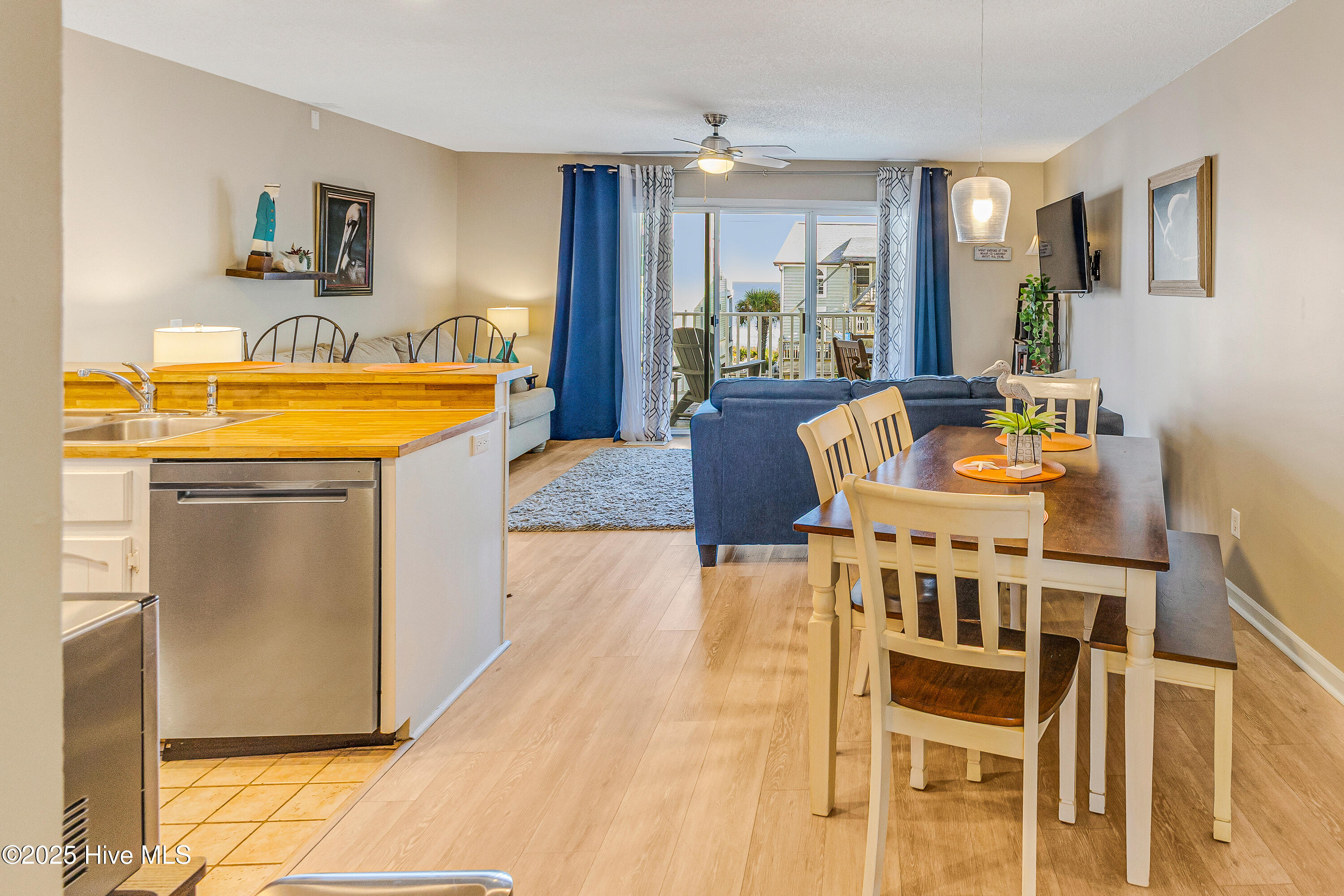 100540902 | Photo 11