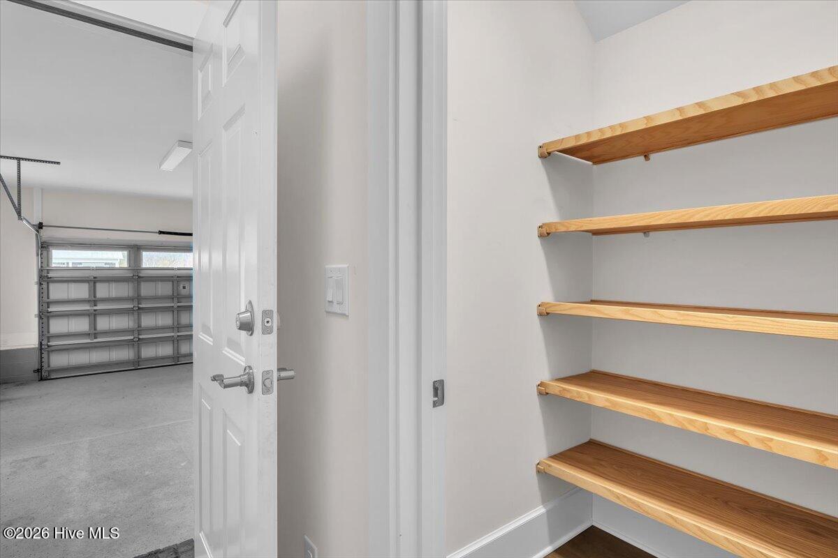 100548797 | Photo 45