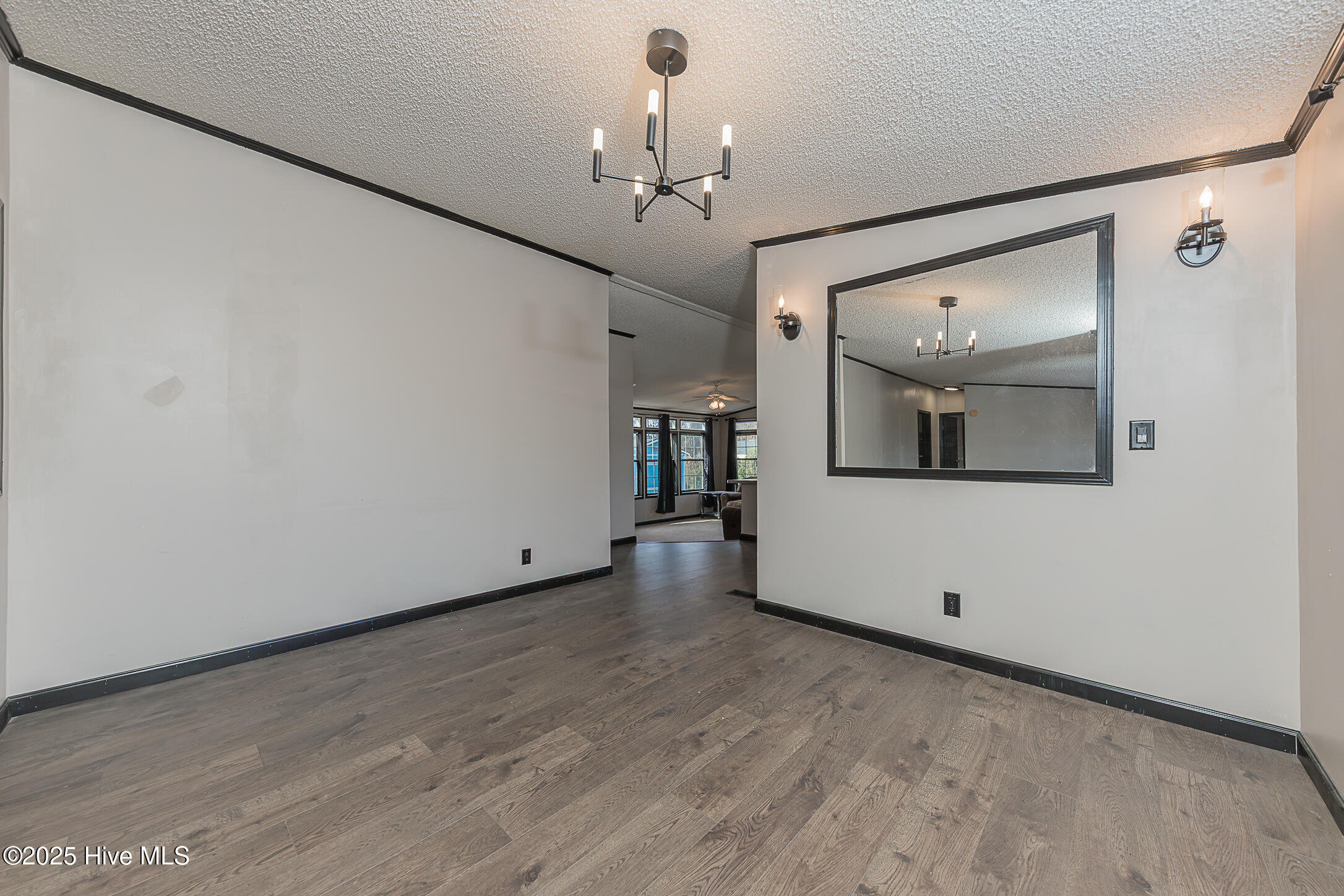 100546784 | Photo 15