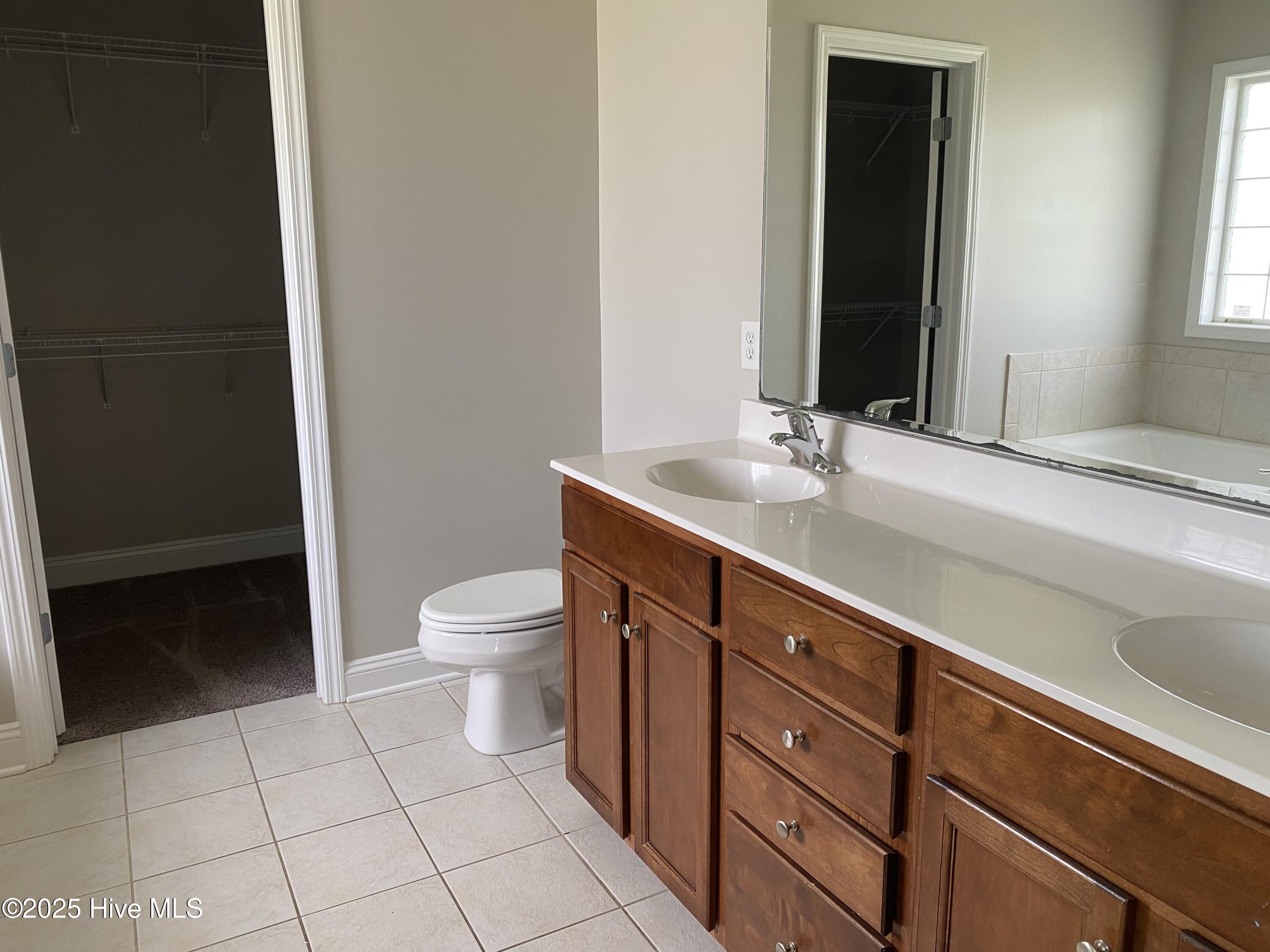 100566817 | Photo 25