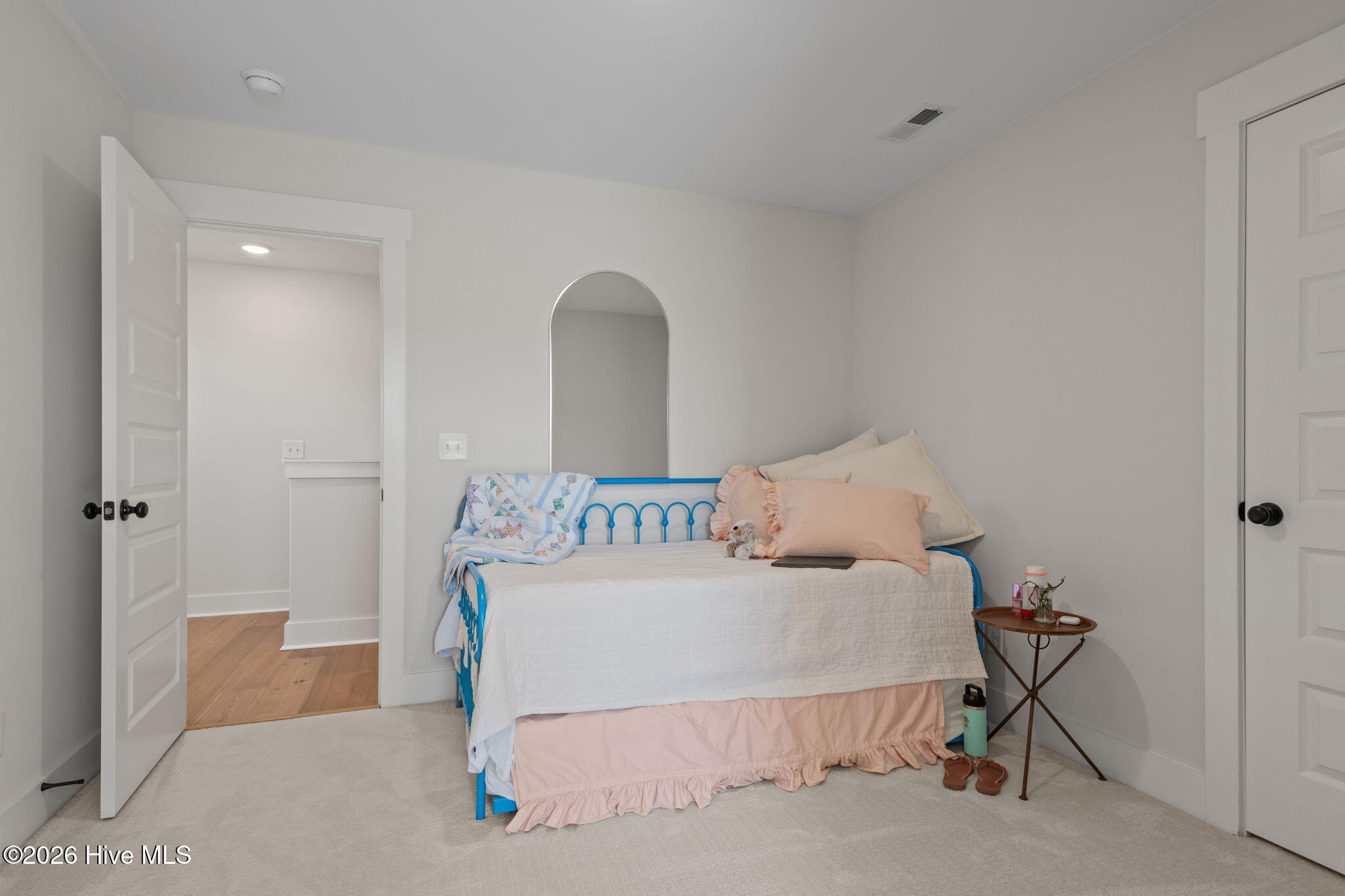 100569687 | Photo 25