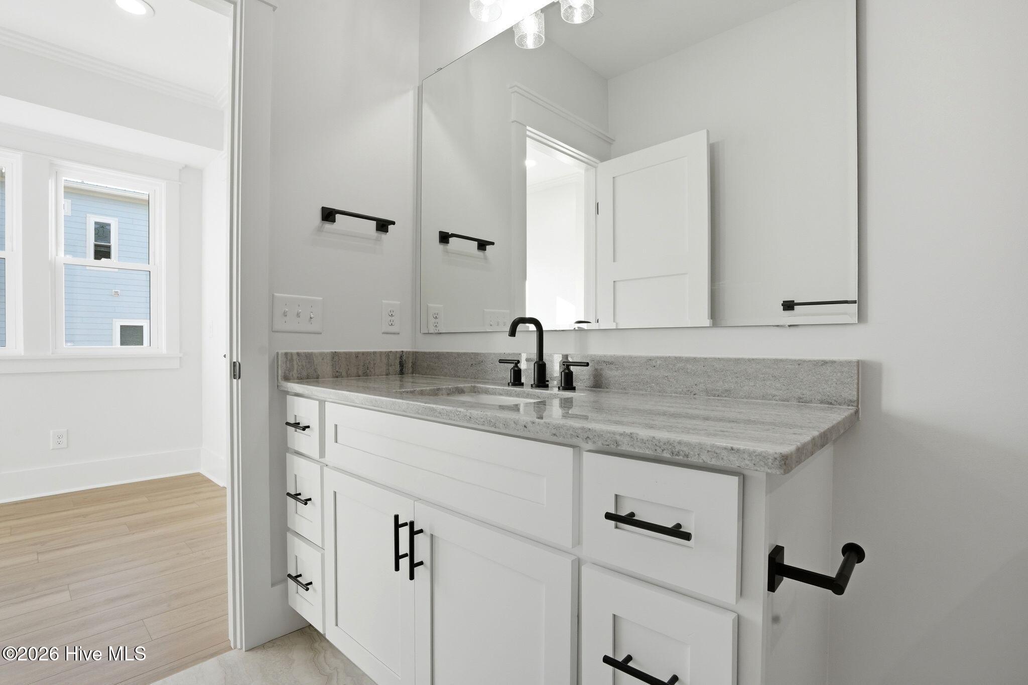 100554996 | Photo 52