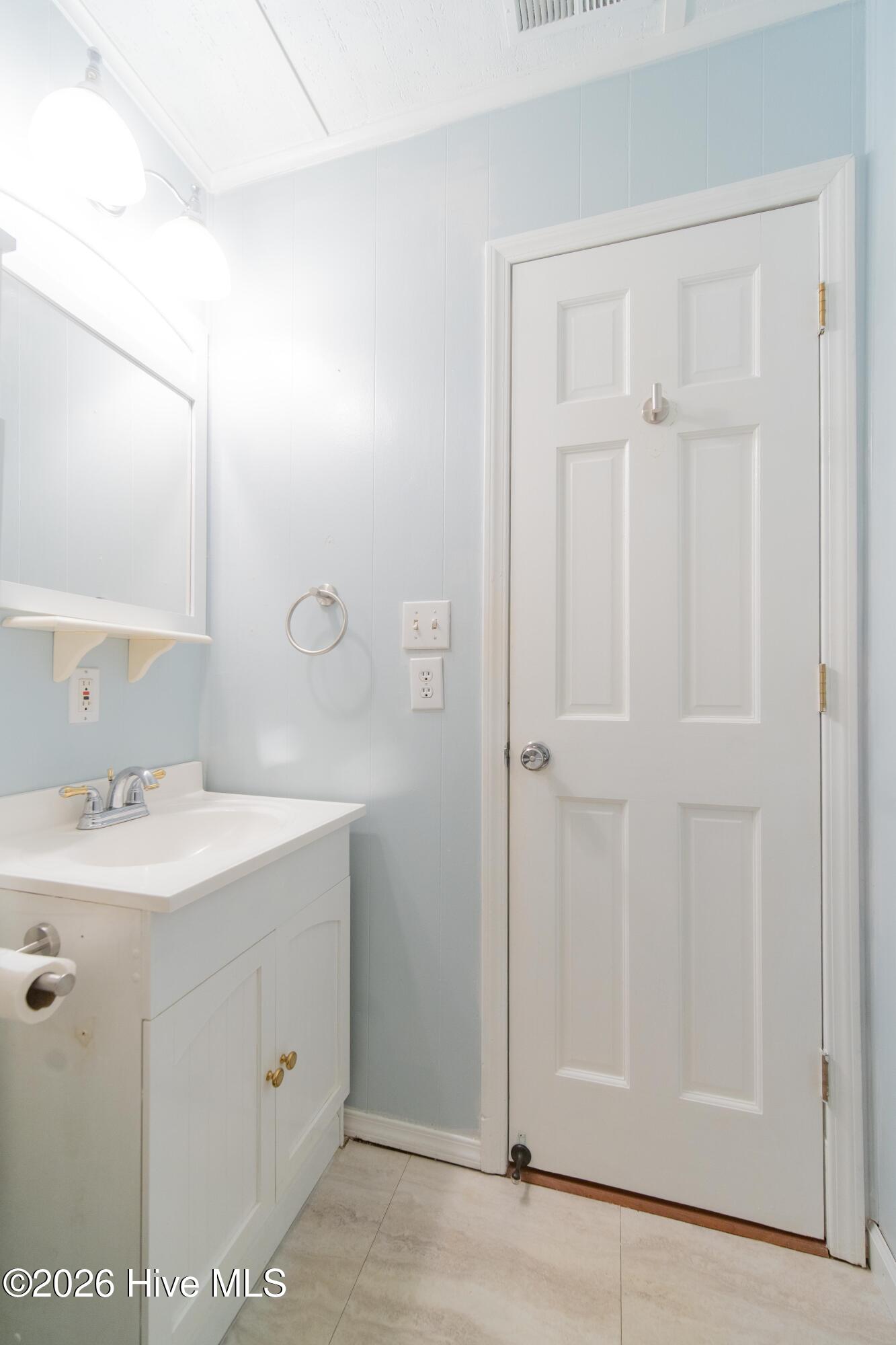 100557302 | Photo 27