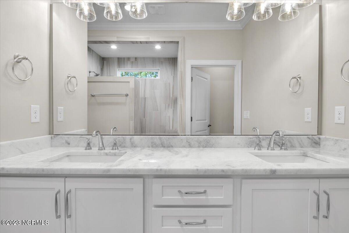 100524155 | Photo 81