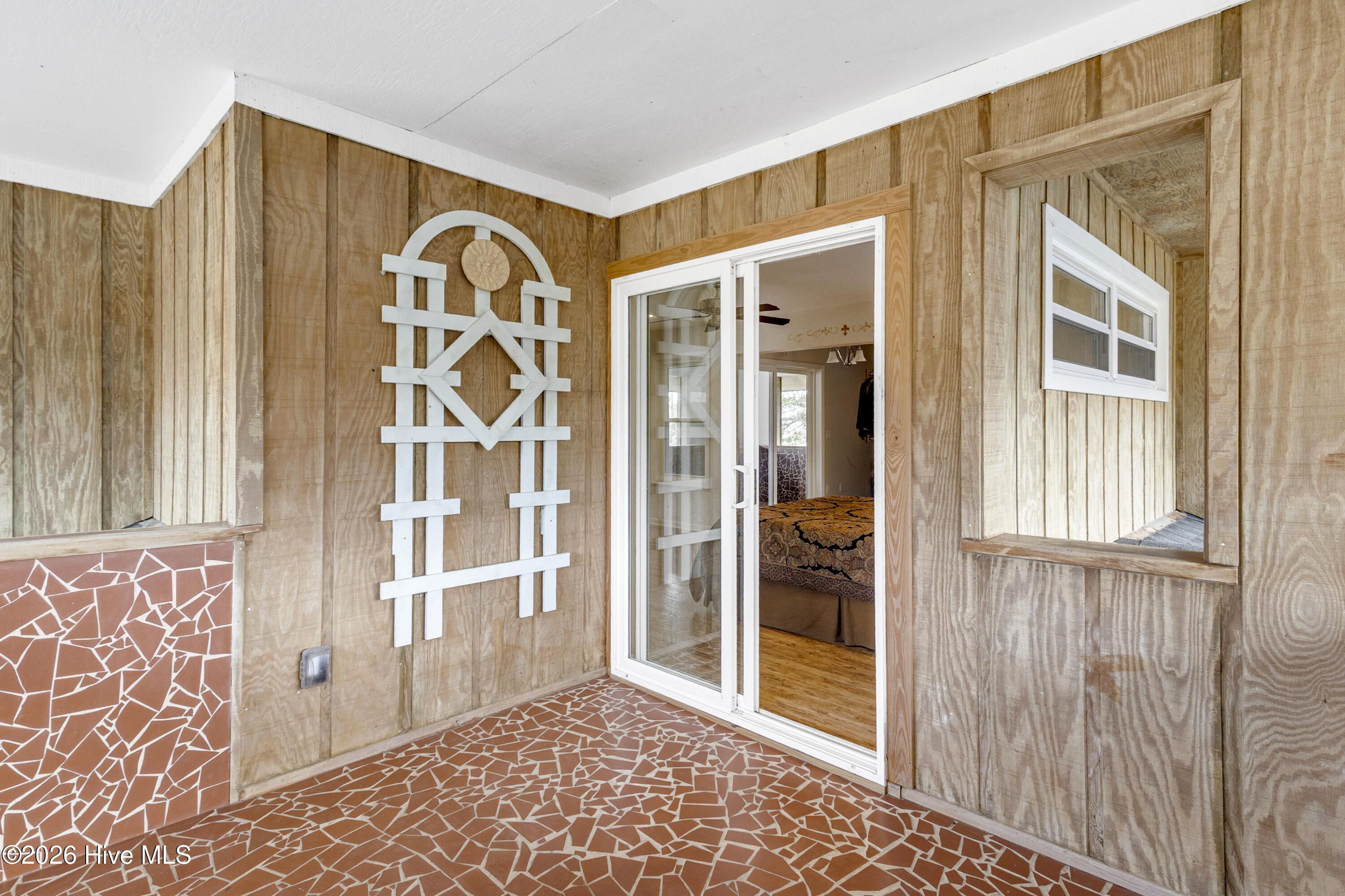 100550645 | Photo 34