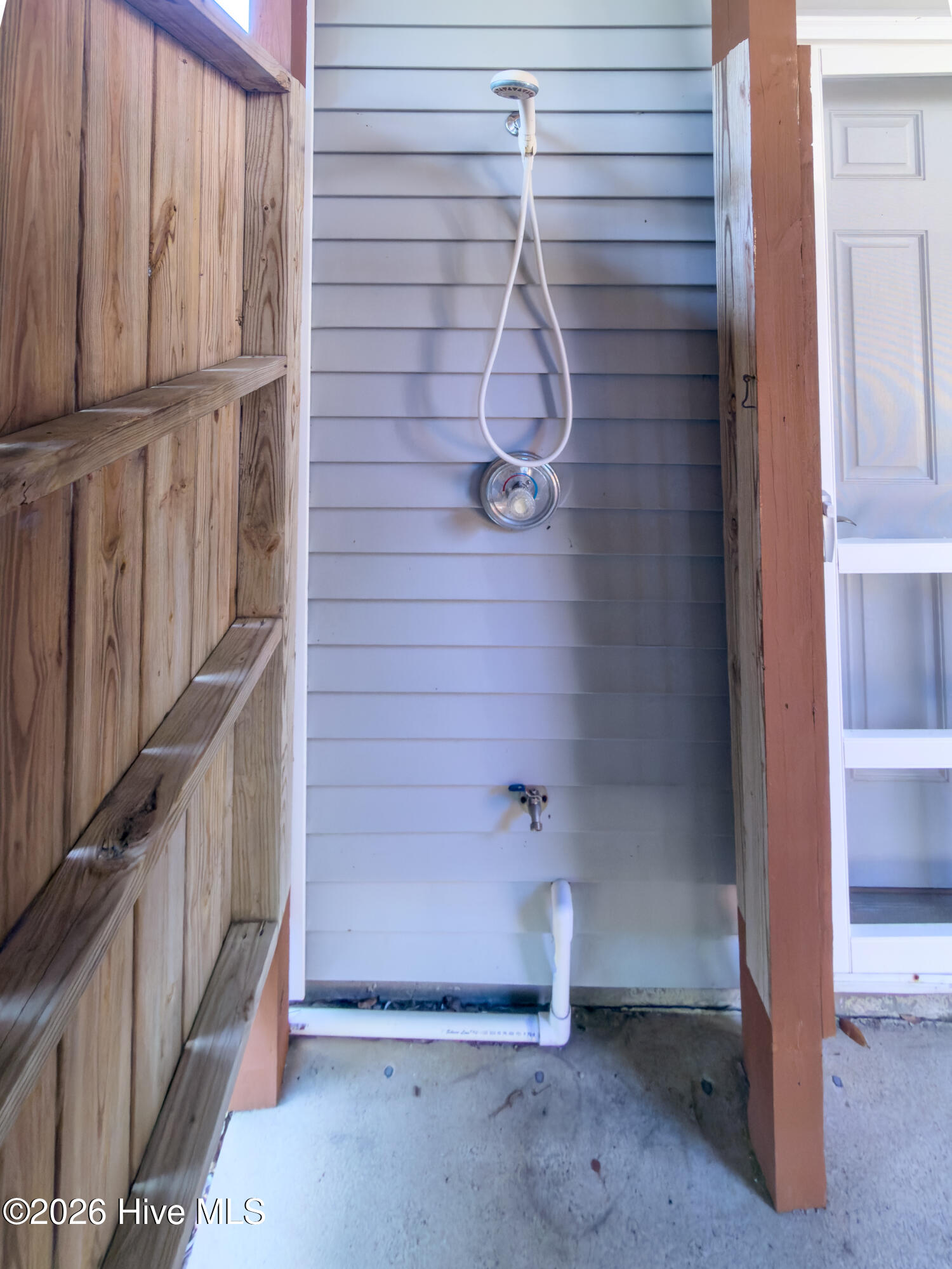 100561643 | Photo 52