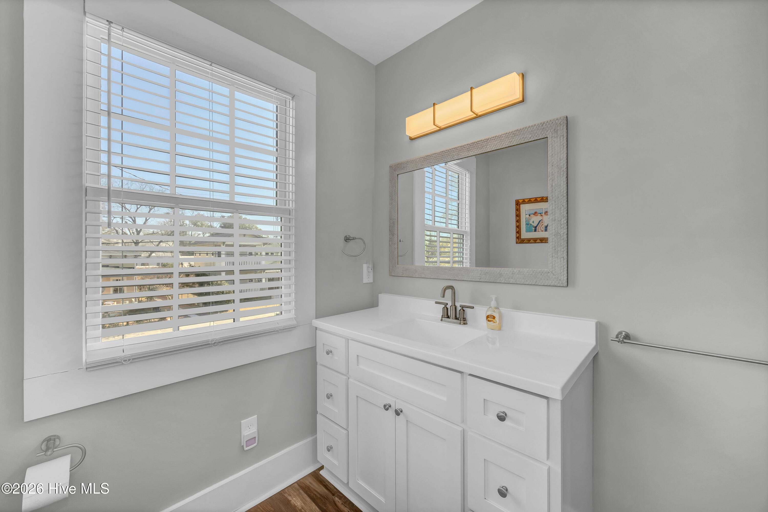 100555908 | Photo 22