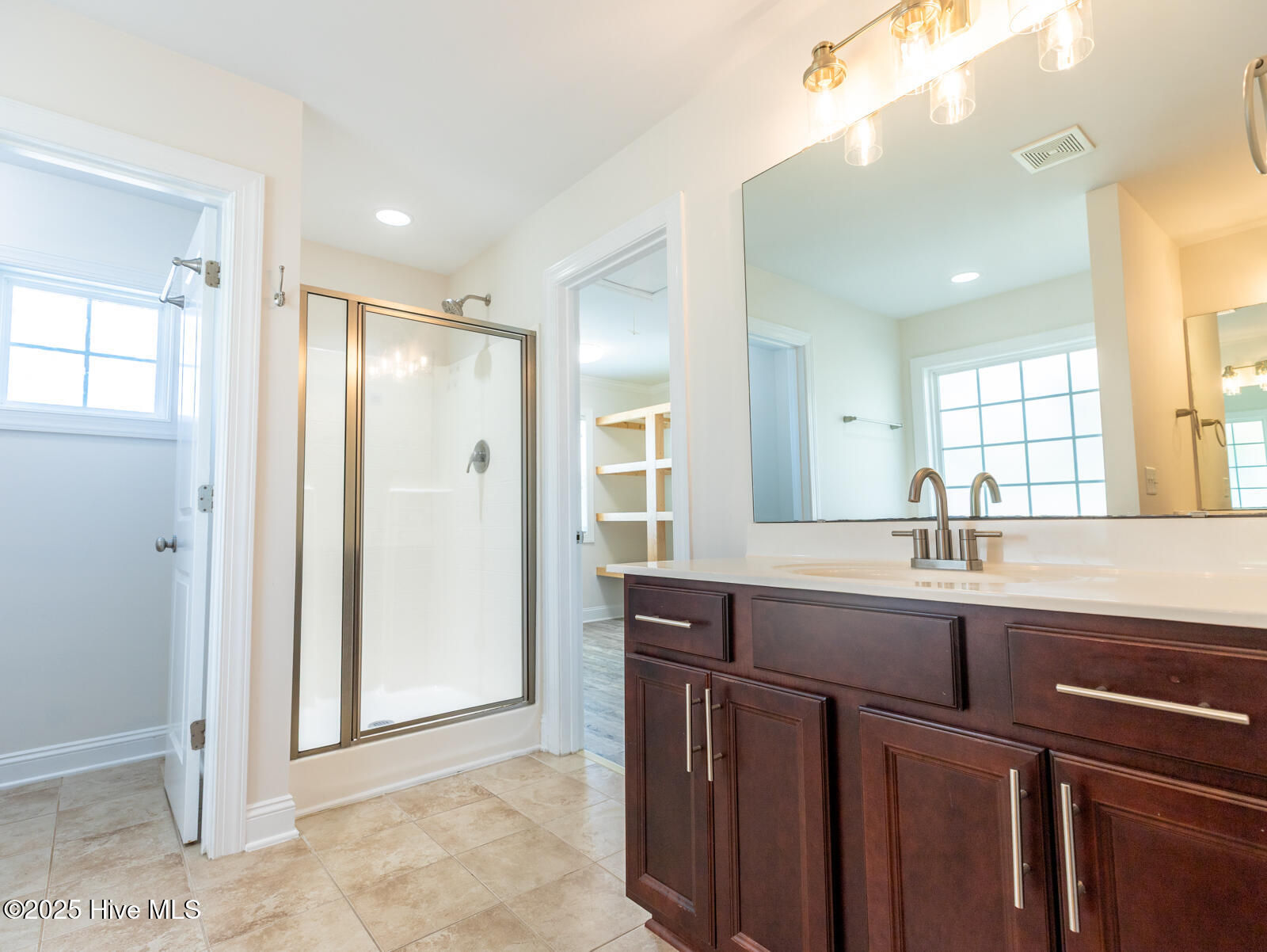 100546251 | Photo 32