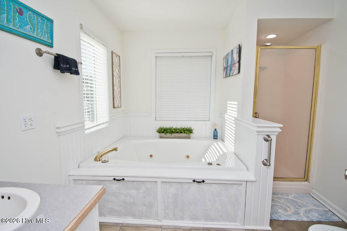 100560265 | Photo 18