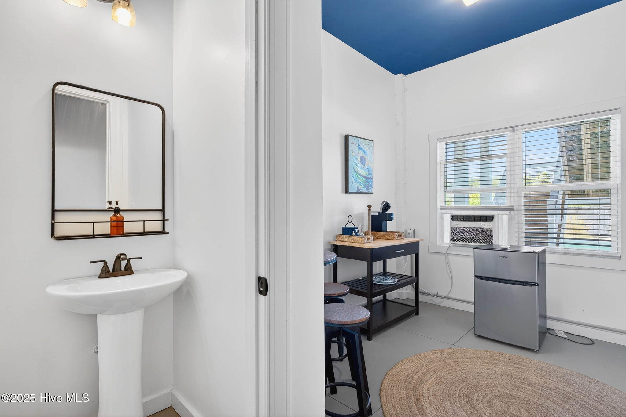 100561676 | Photo 41