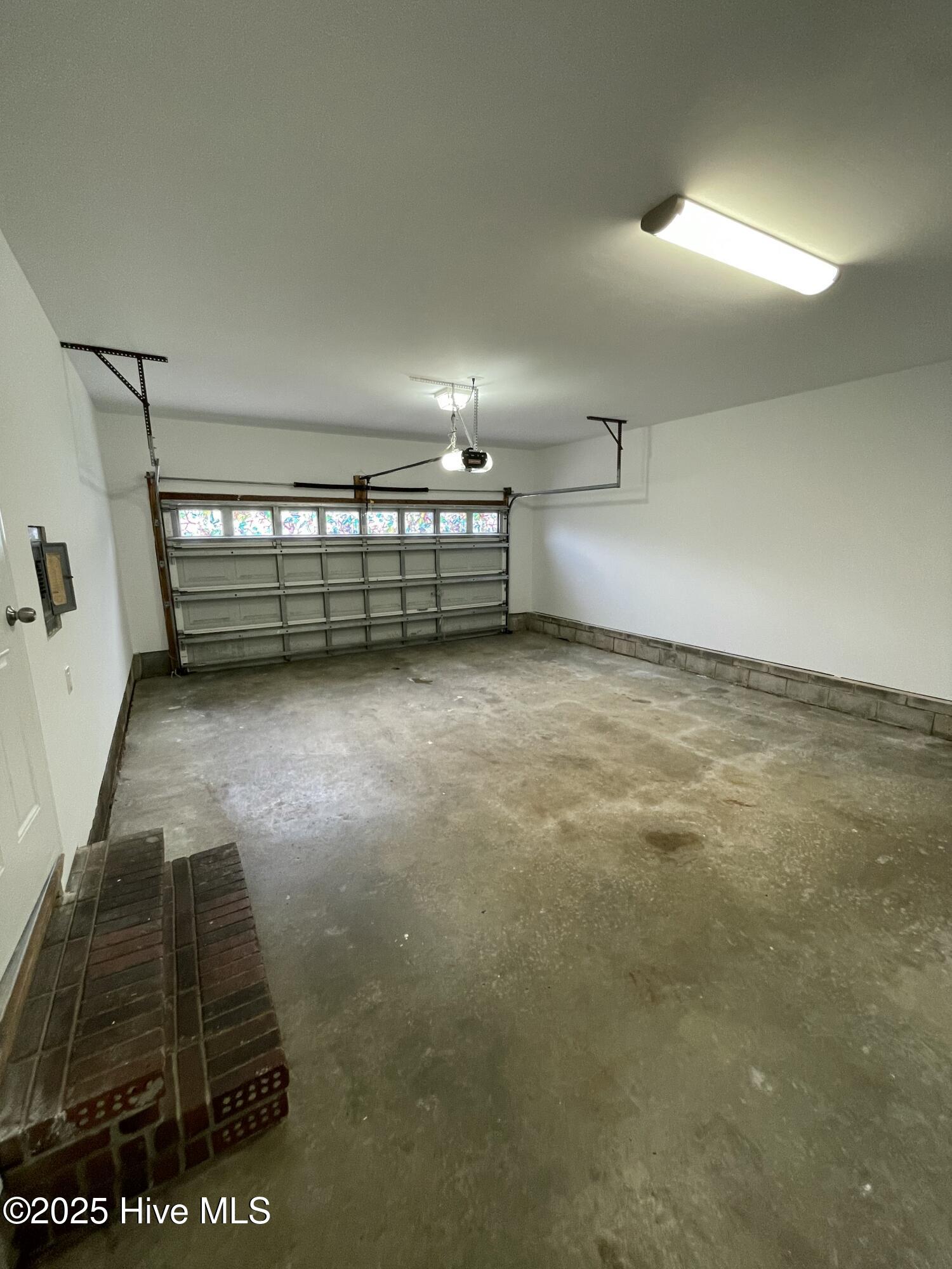 100517346 | Photo 18