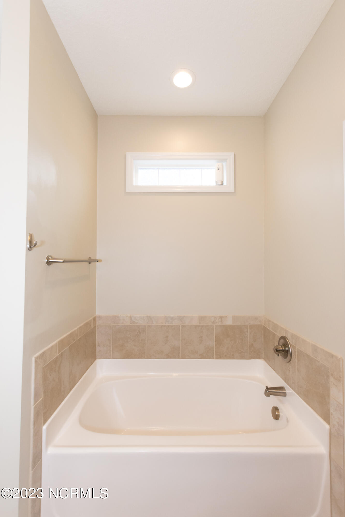 100543785 | Photo 35