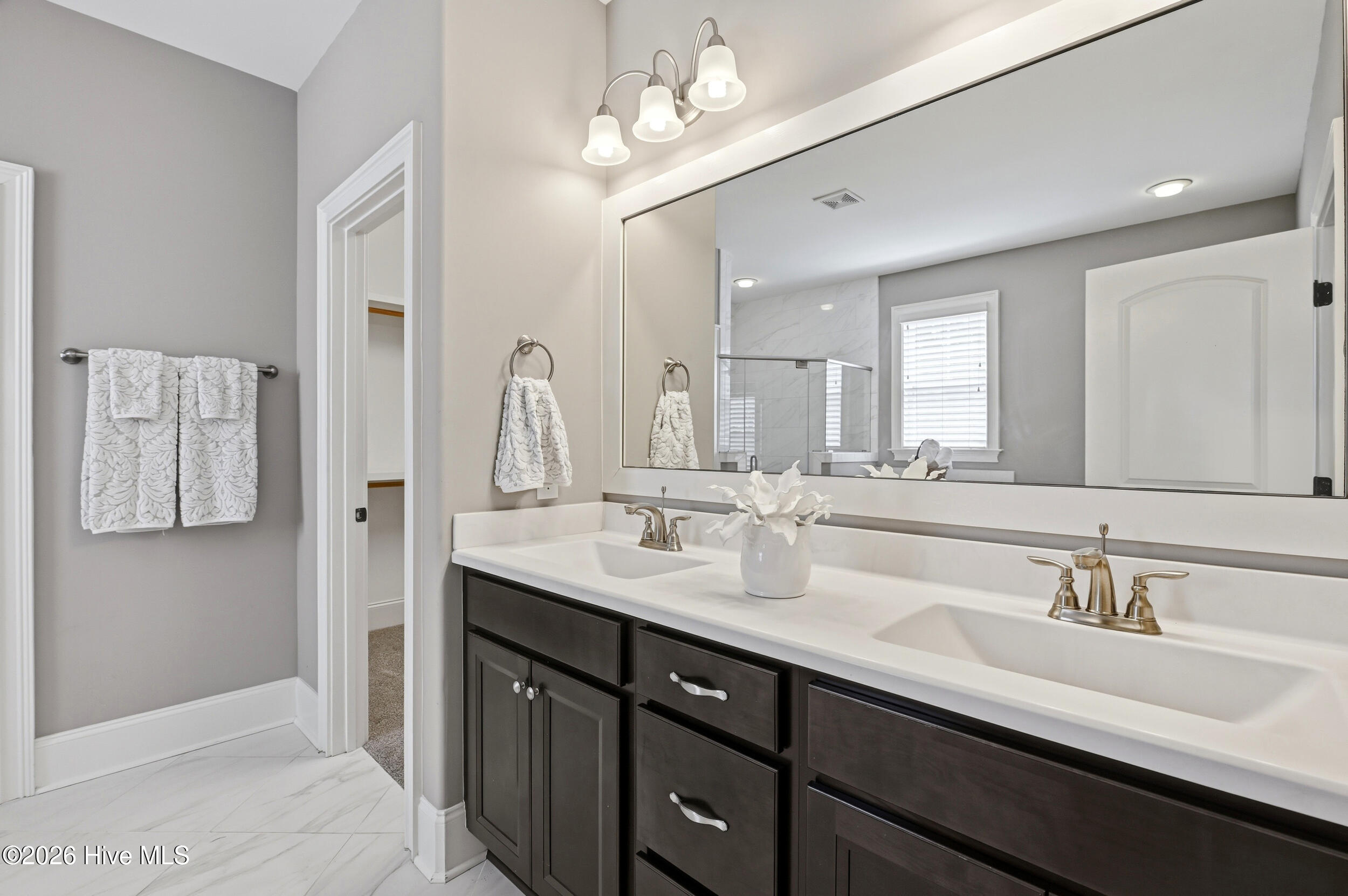 100567855 | Photo 31