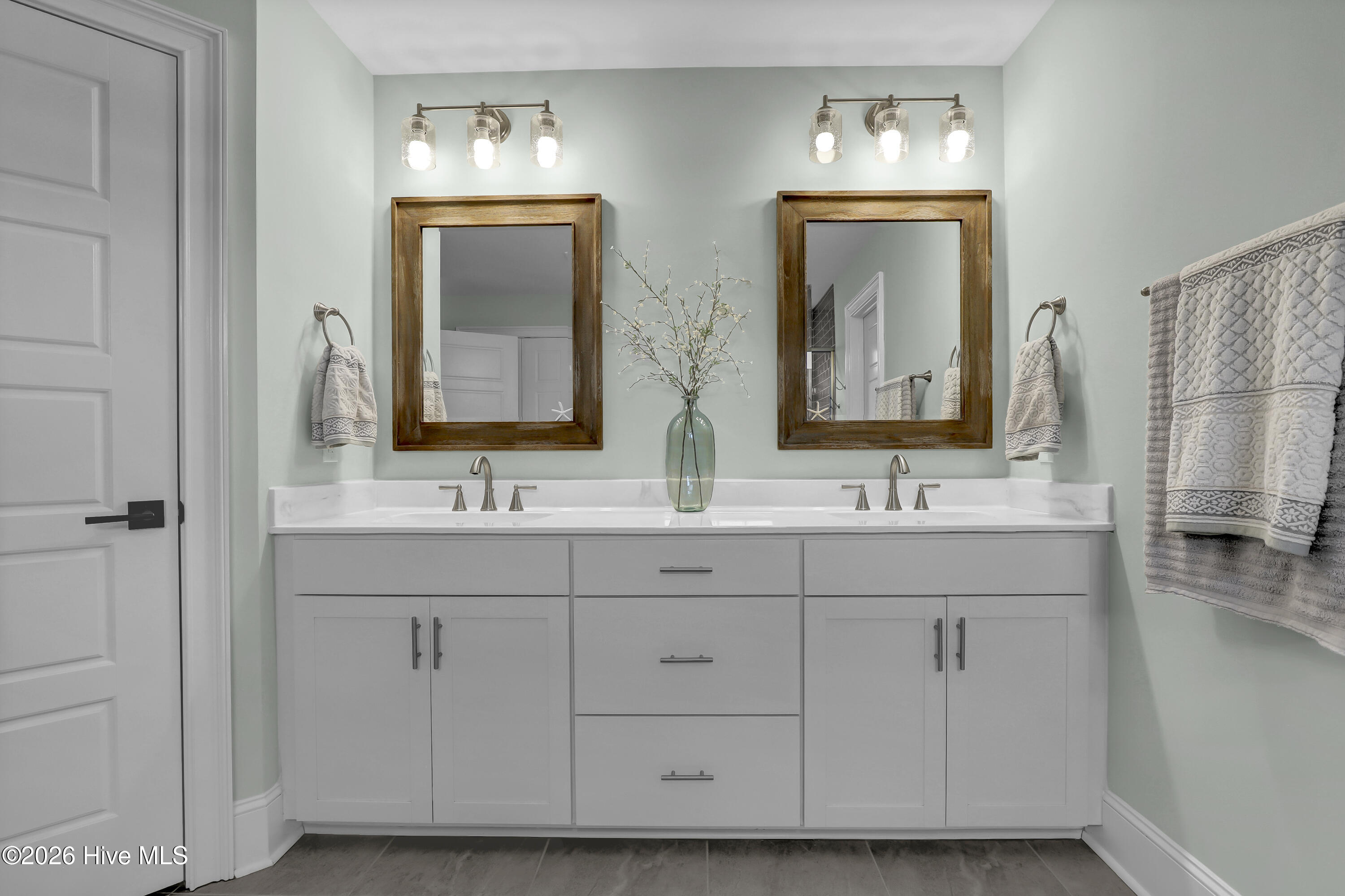 100558429 | Photo 30