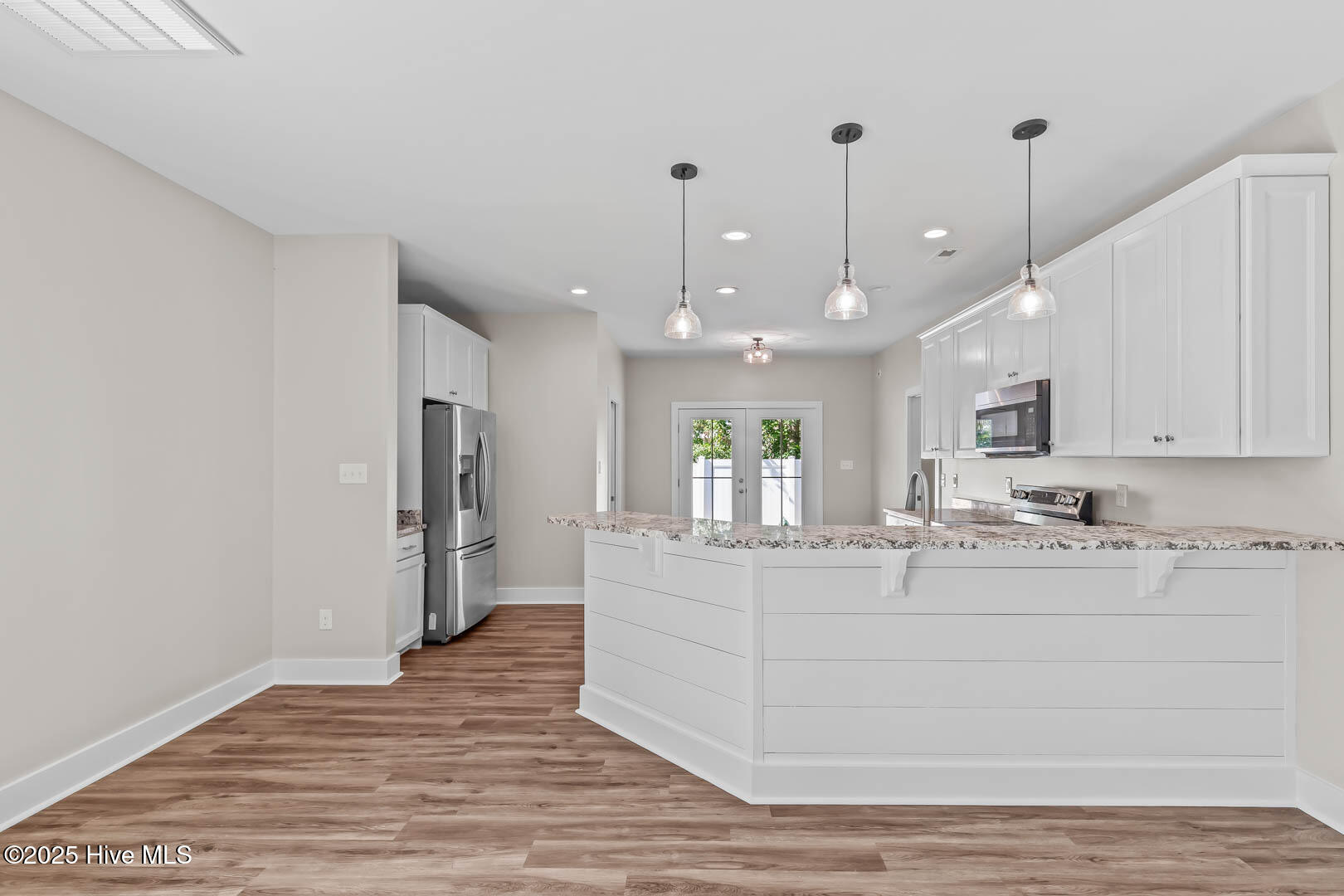 100535399 | Photo 12