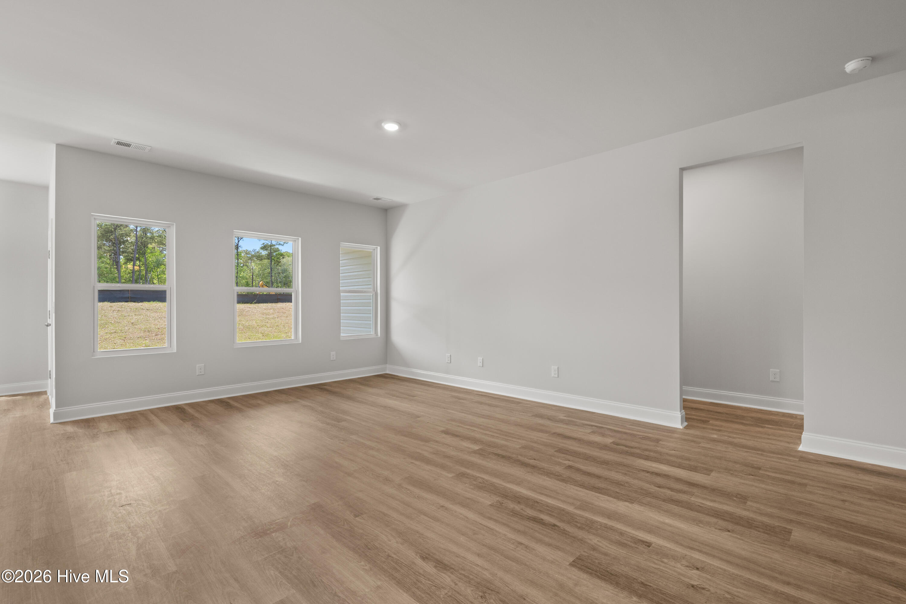 100554702 | Photo 12