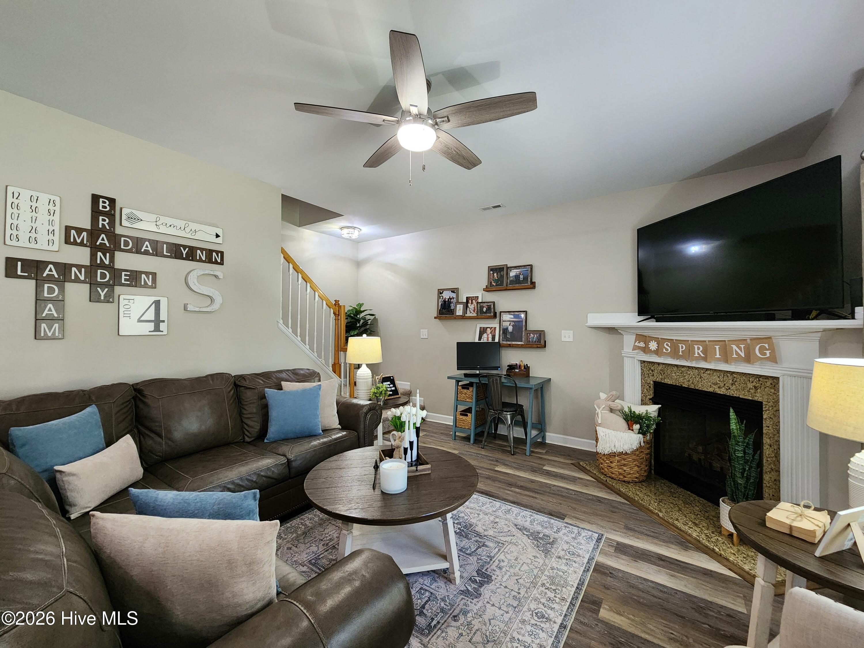 100570364 | Photo 22