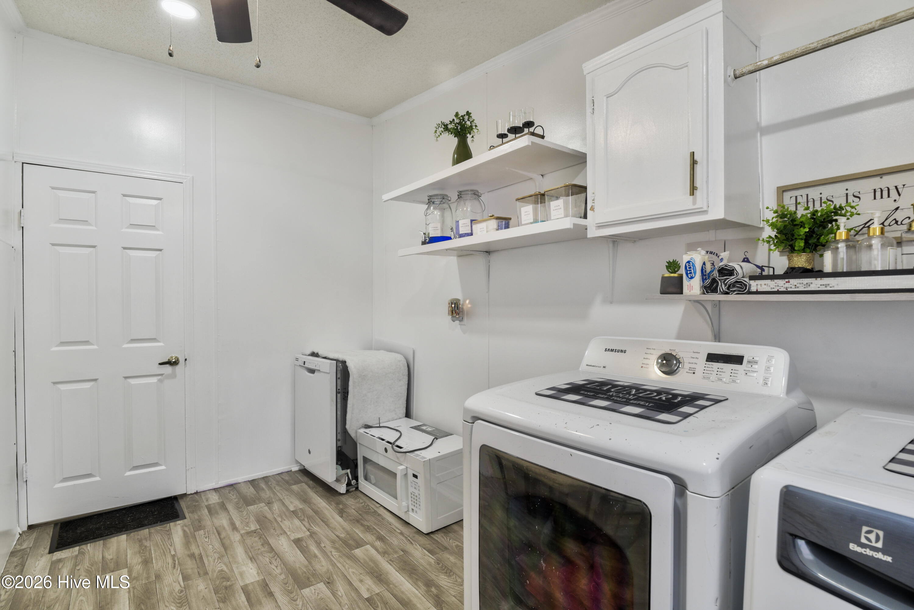 100566927 | Photo 32