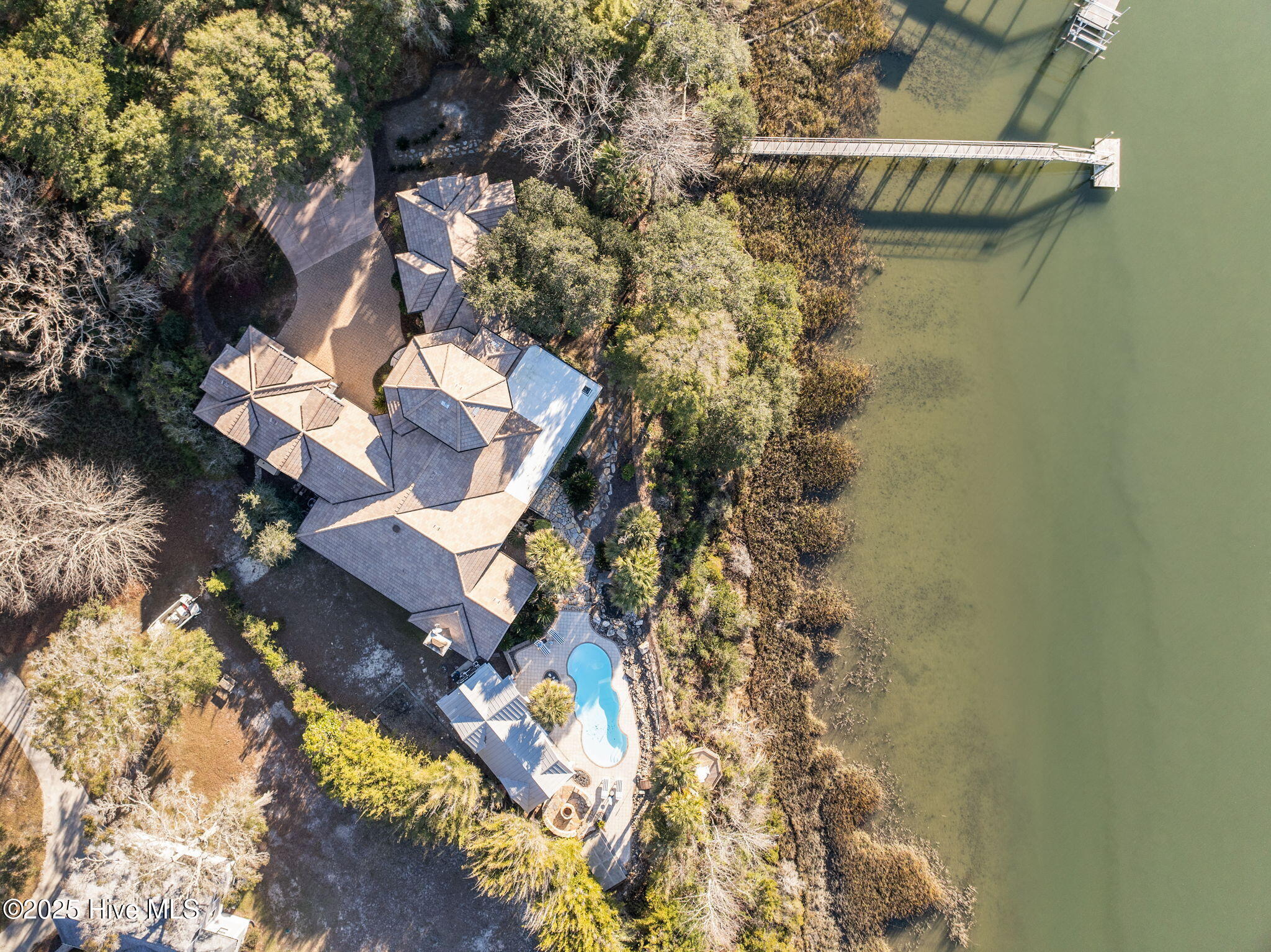 100547936 | Photo 84