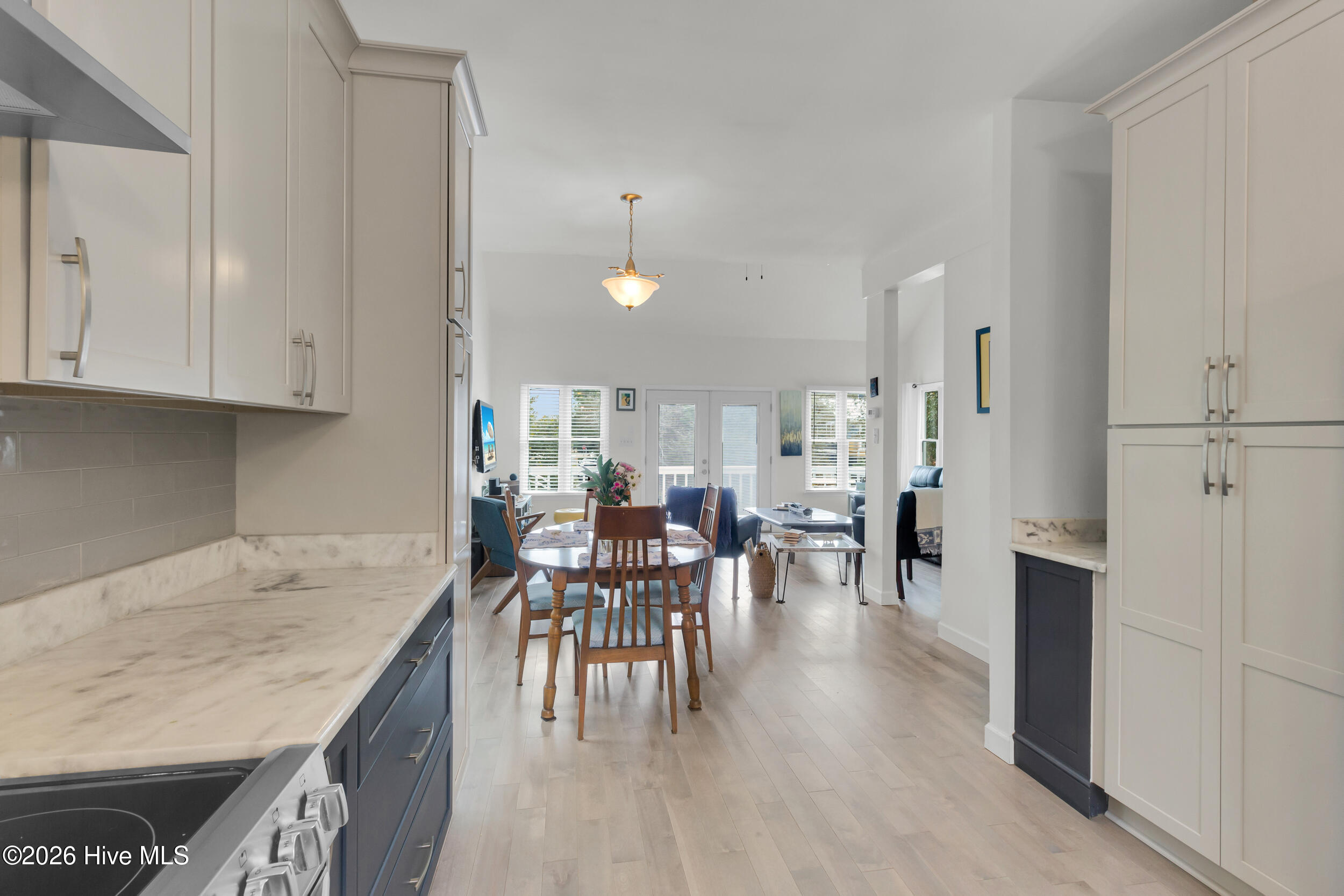 100557877 | Photo 11