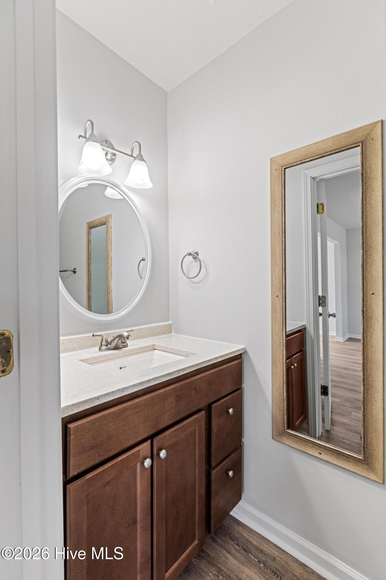 100557446 | Photo 11