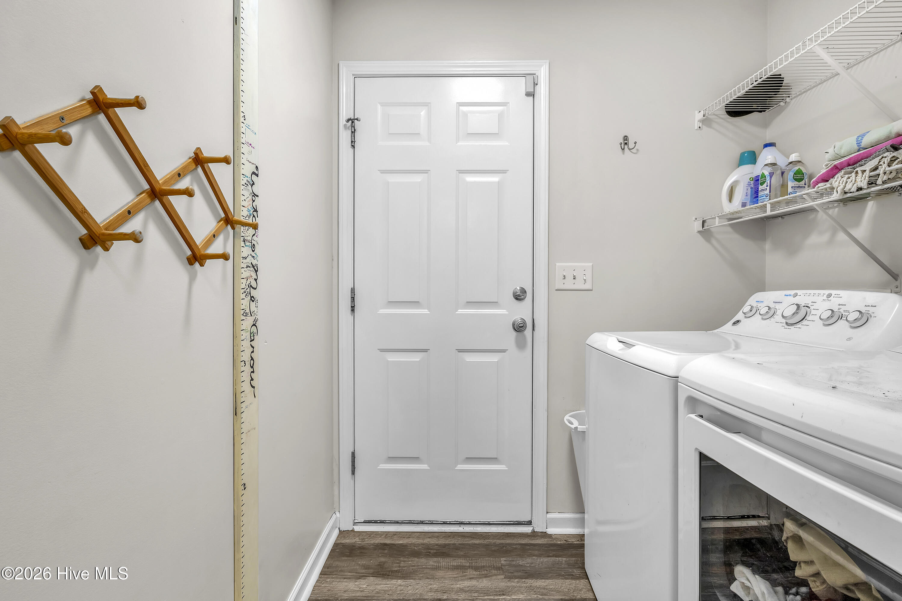 100556302 | Photo 24