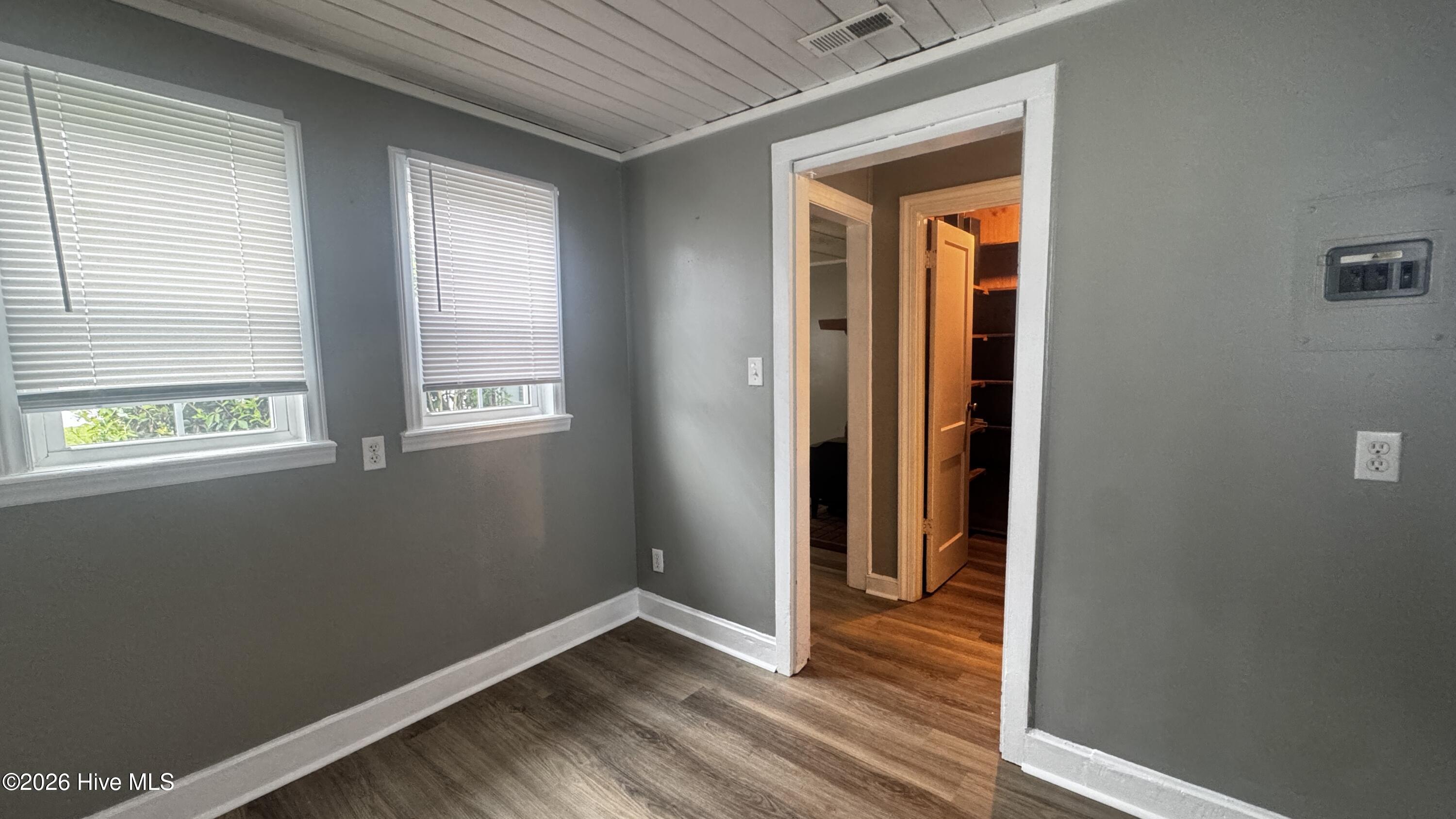 100568565 | Photo 19