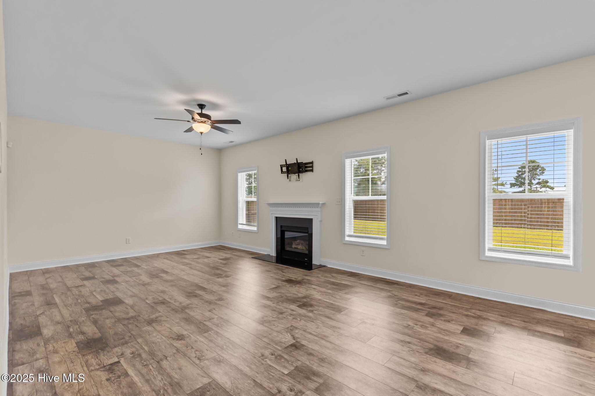 527 Weston Woods Street