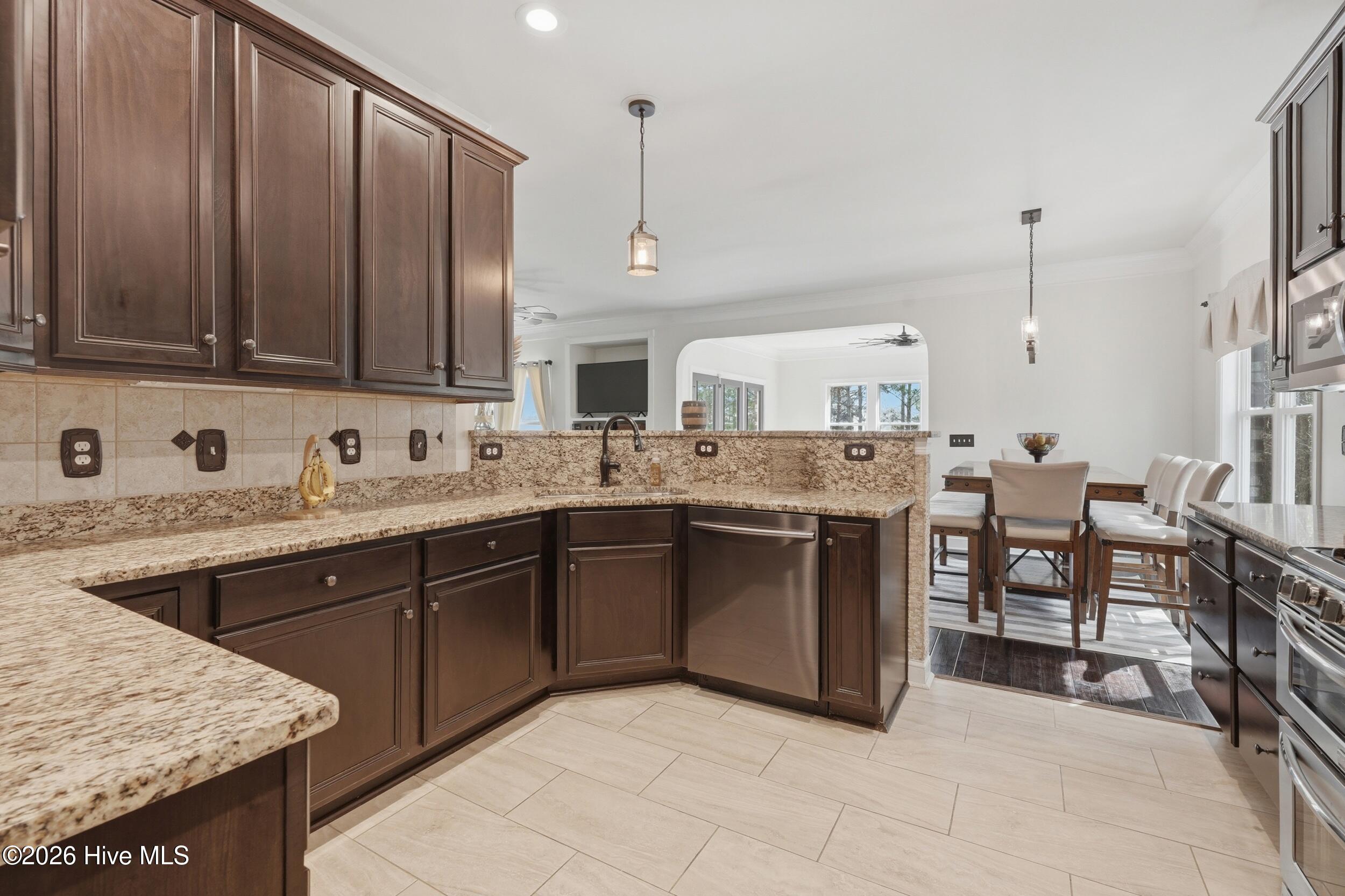 100551970 | Photo 20