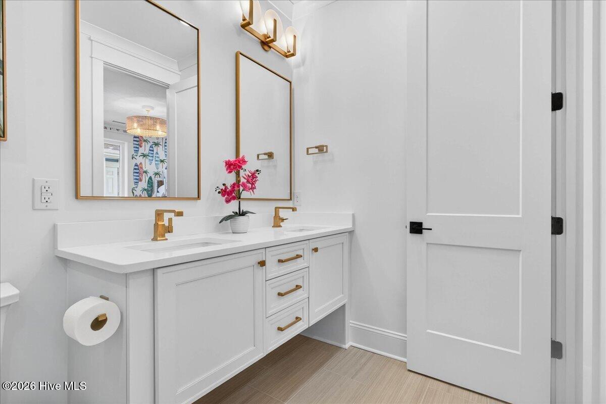 100543299 | Photo 24