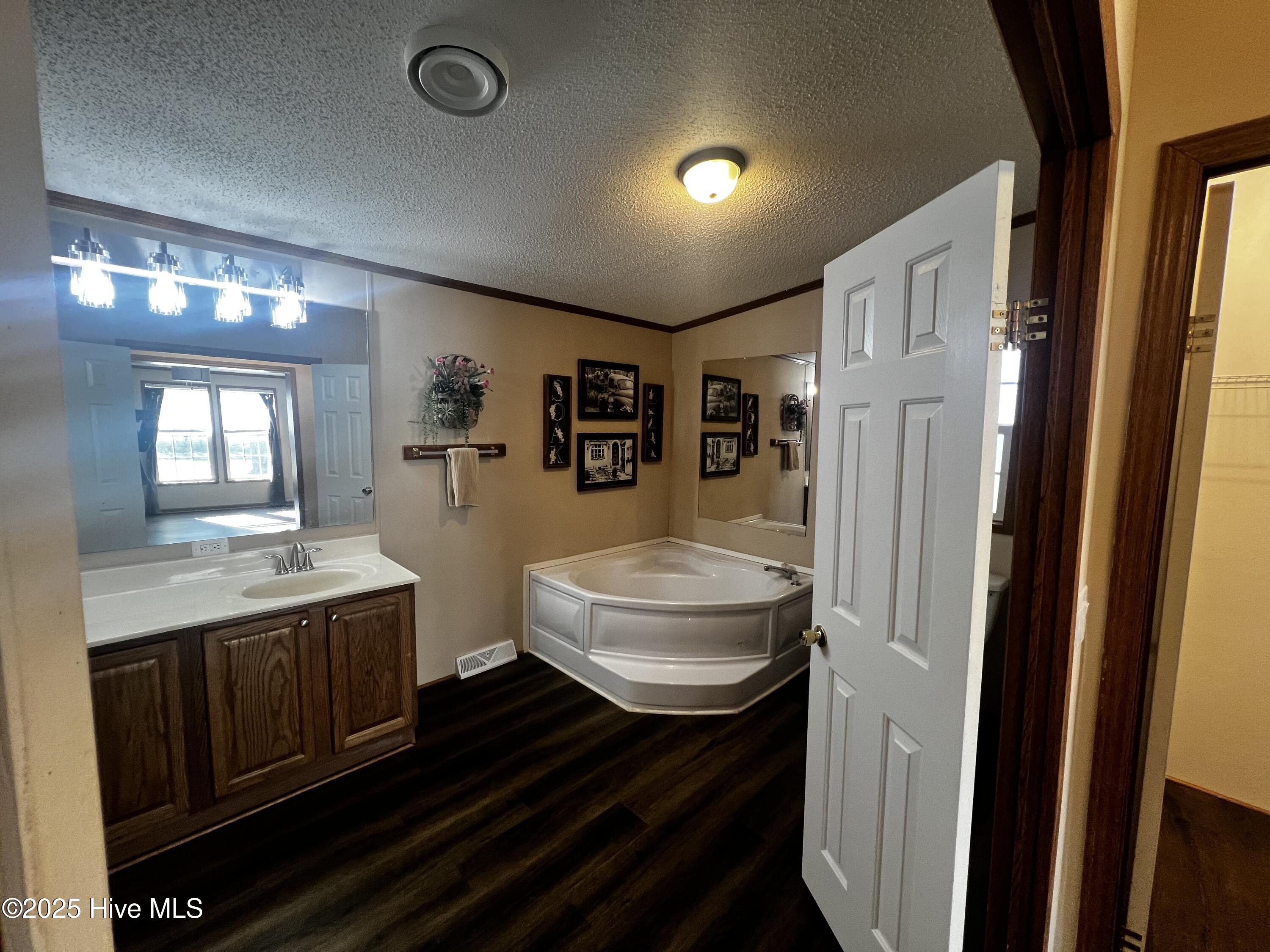 100546652 | Photo 13