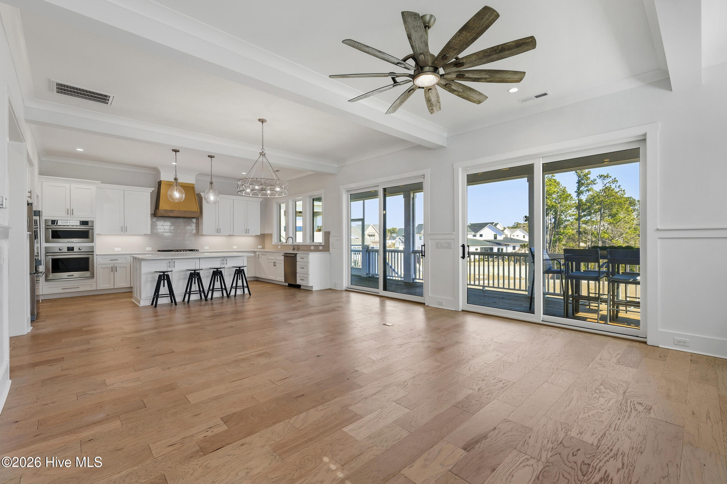 100553970 | Photo 18