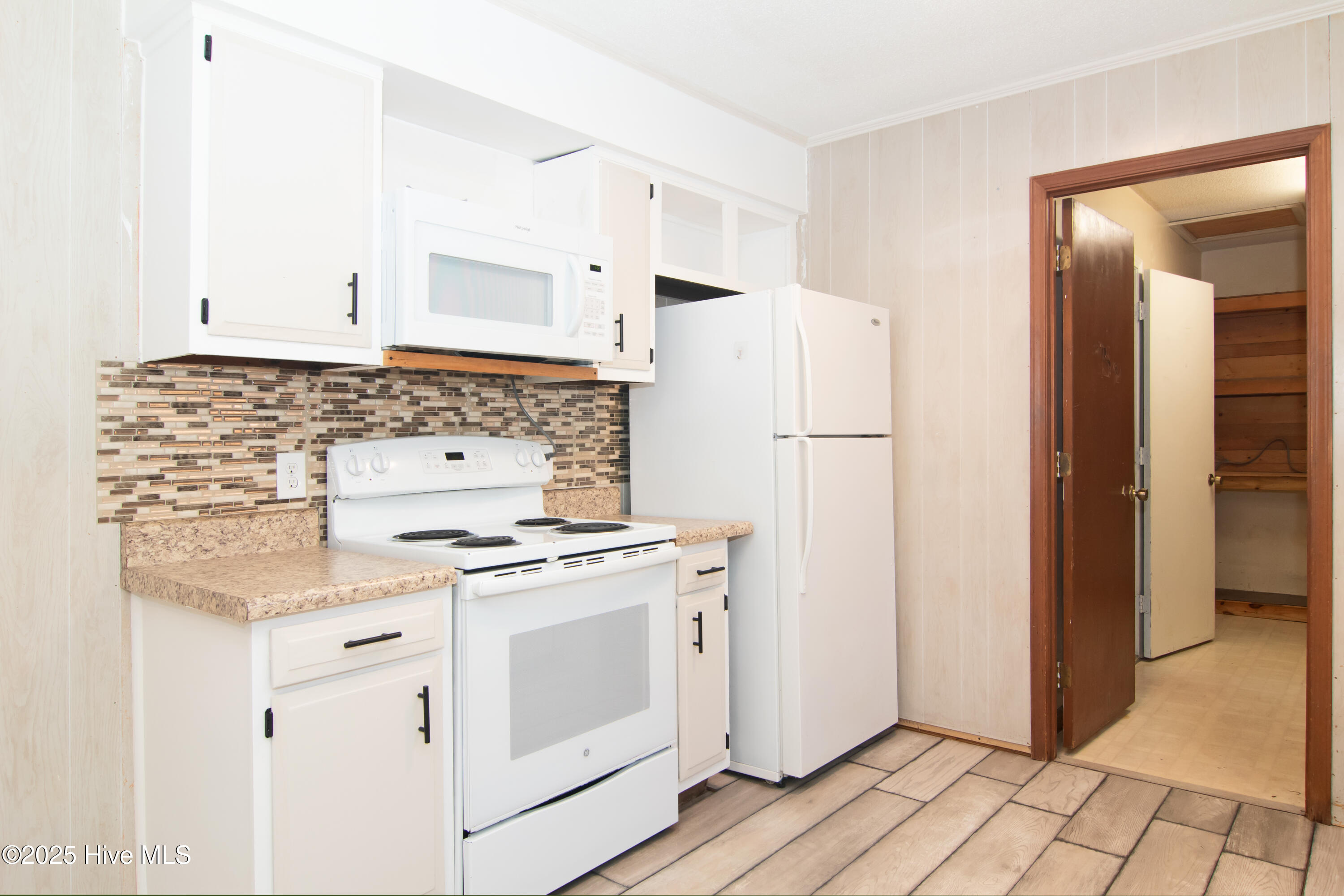 100545046 | Photo 11