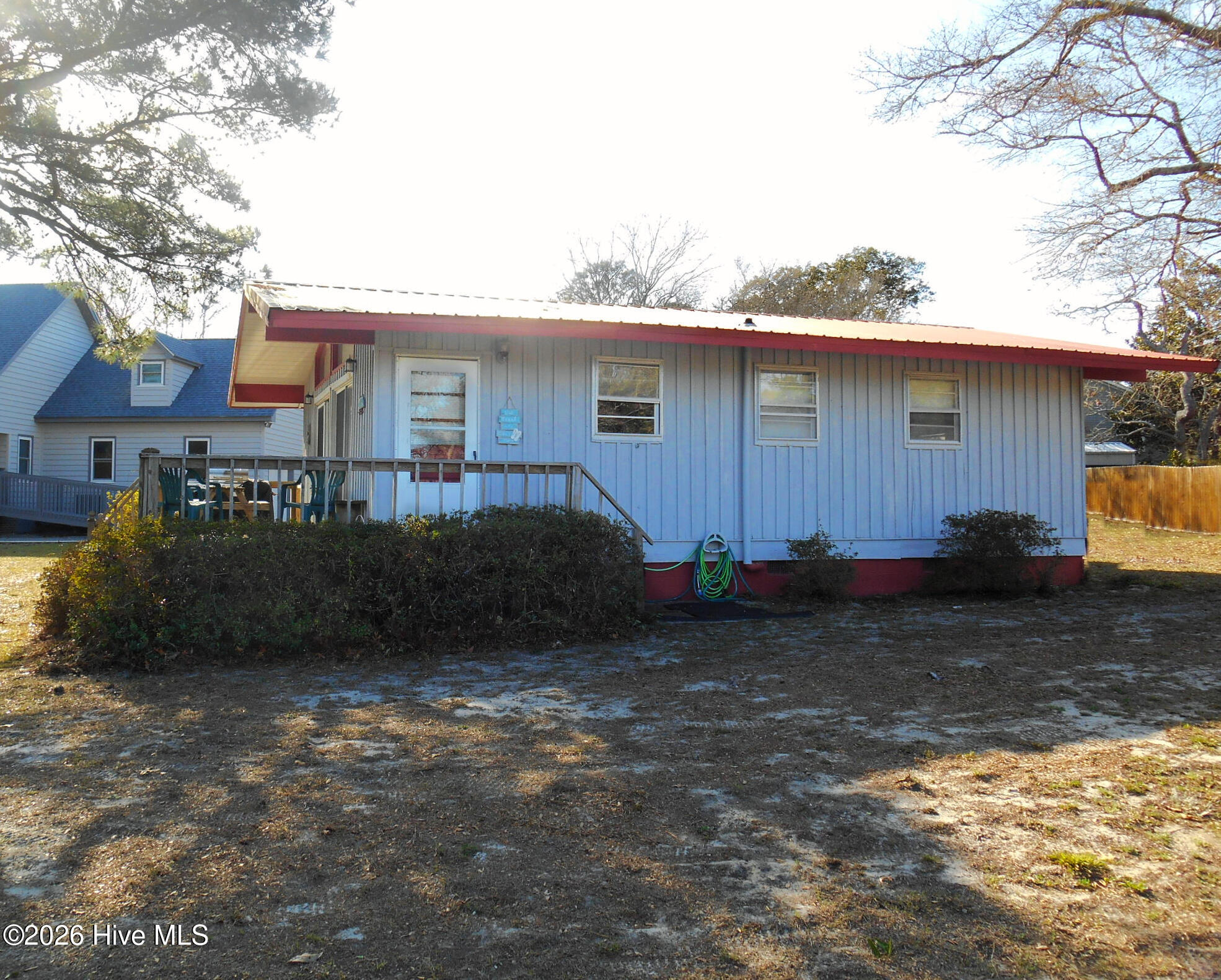 100560989 | Photo 15