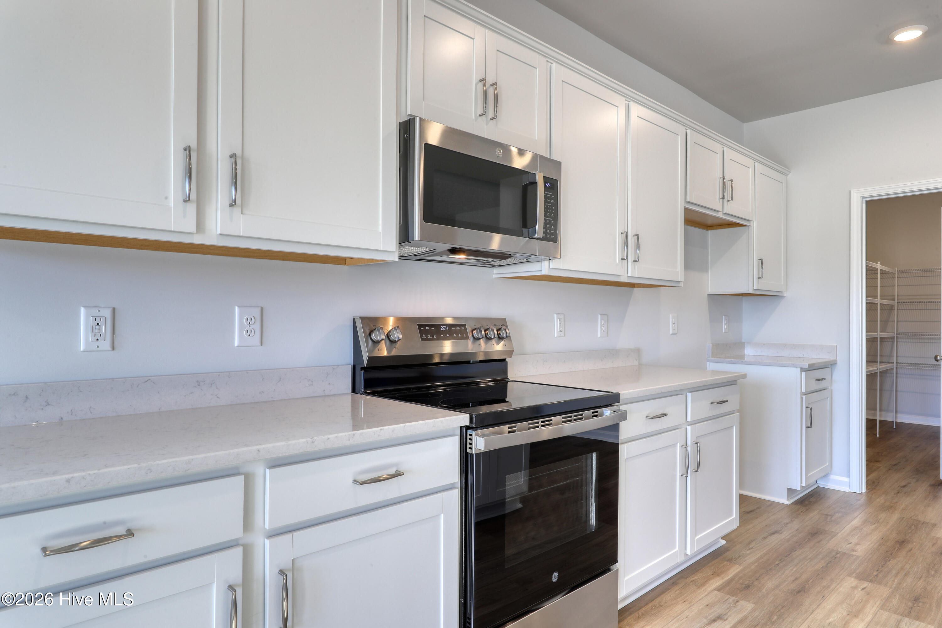 100520323 | Photo 14