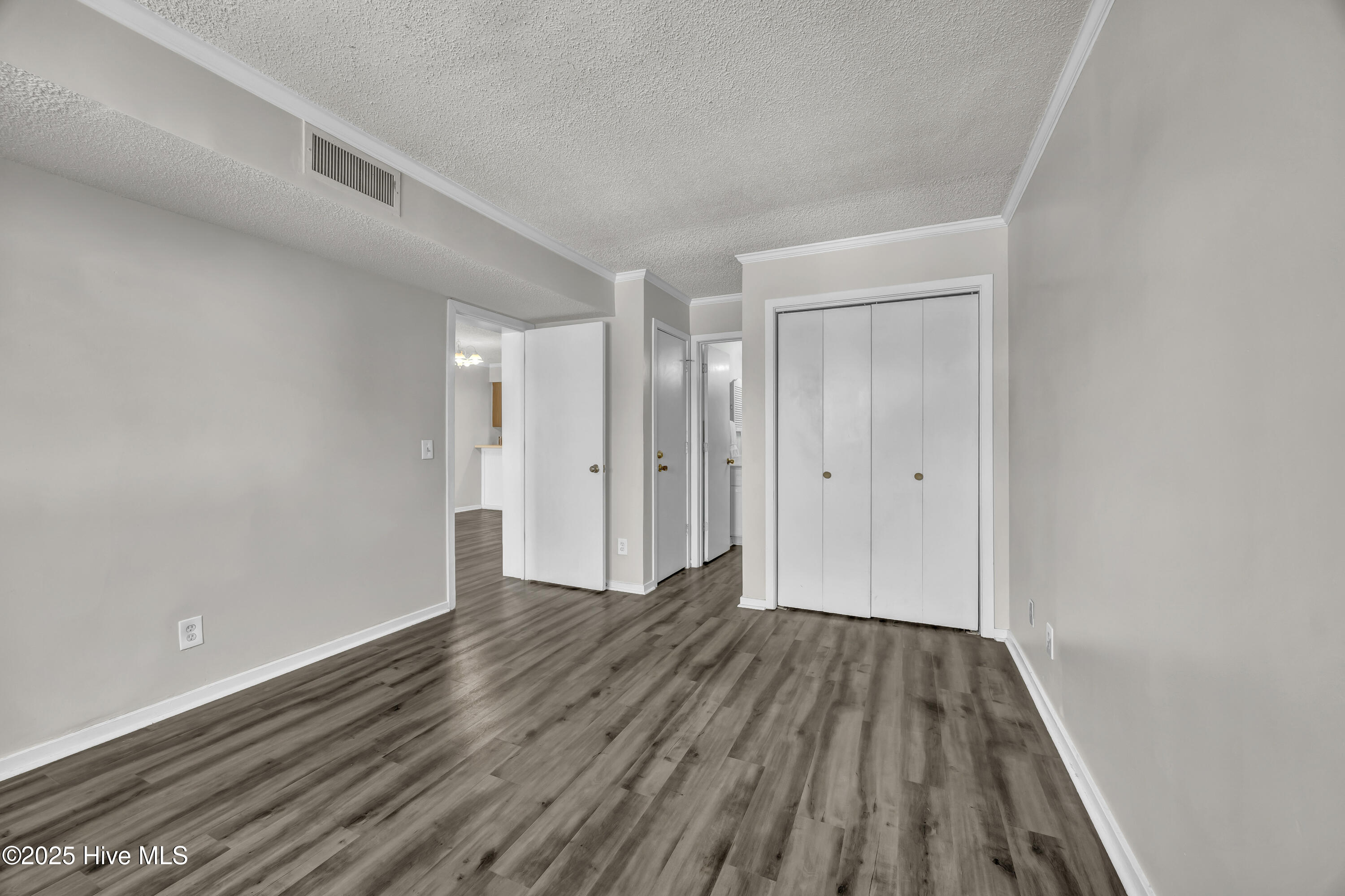 100516907 | Photo 22