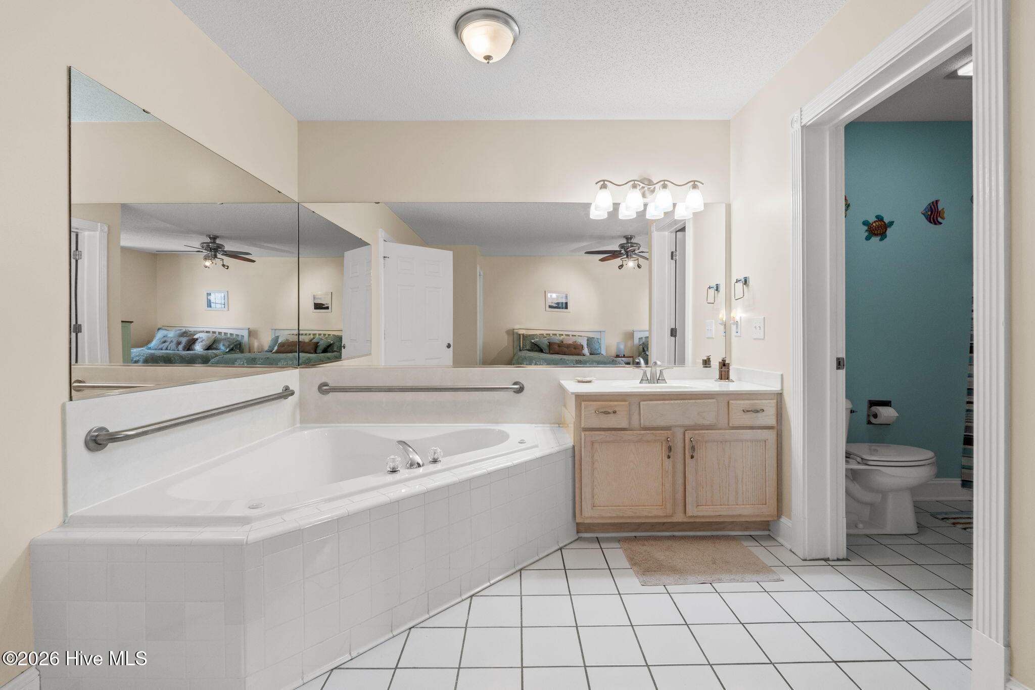 100569270 | Photo 30