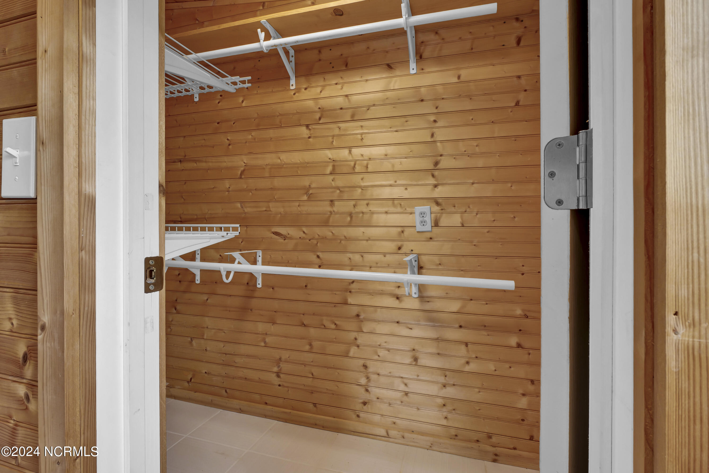 100546361 | Photo 18